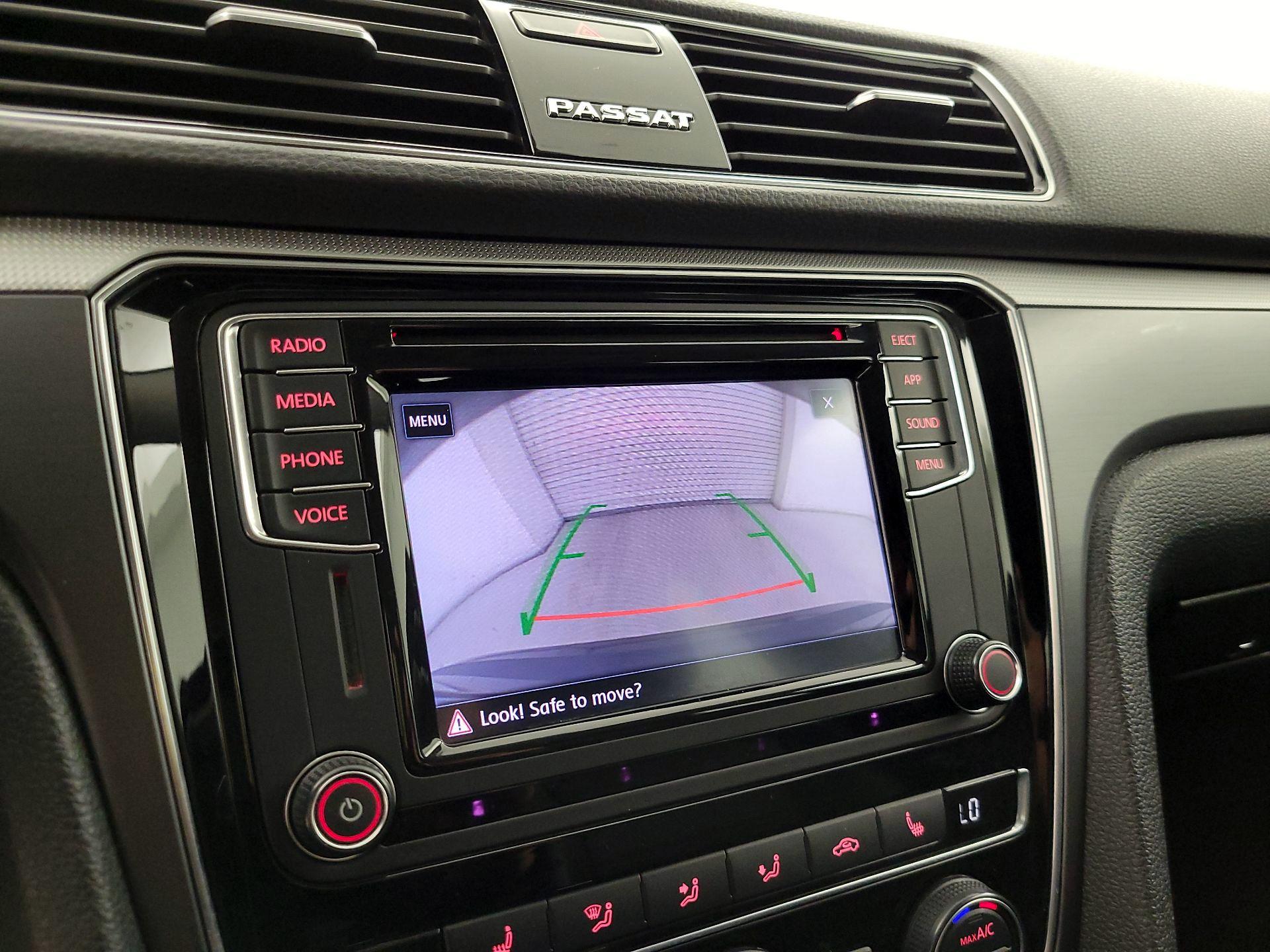 Thumbnail: 2018 Volkswagen Passat - 14