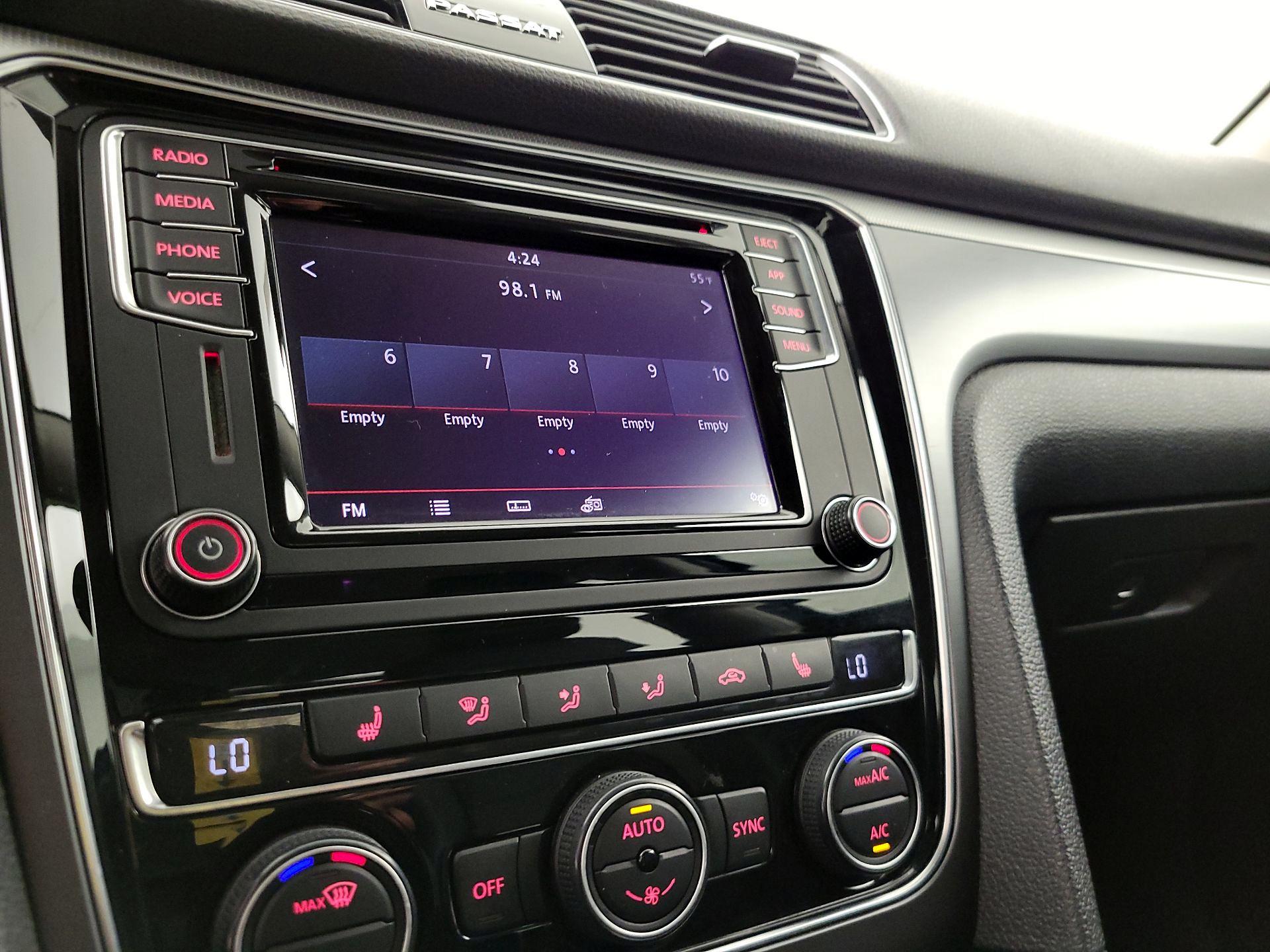 Thumbnail: 2018 Volkswagen Passat - 15