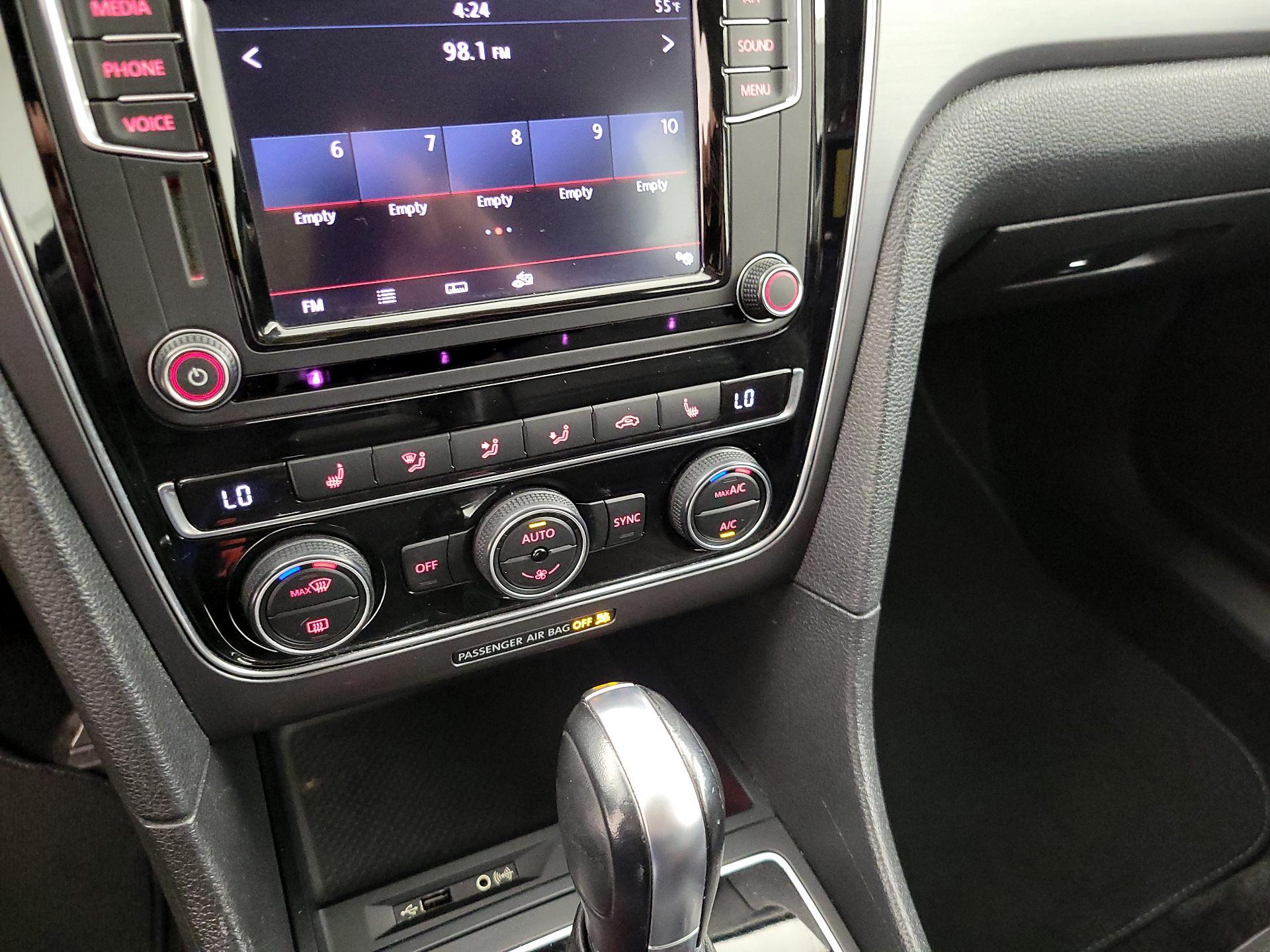 Thumbnail: 2018 Volkswagen Passat - 16