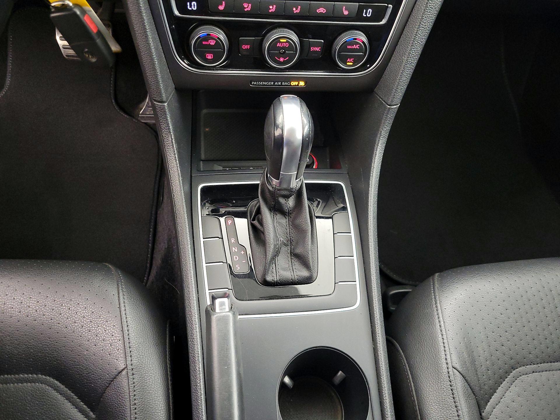 Thumbnail: 2018 Volkswagen Passat - 17