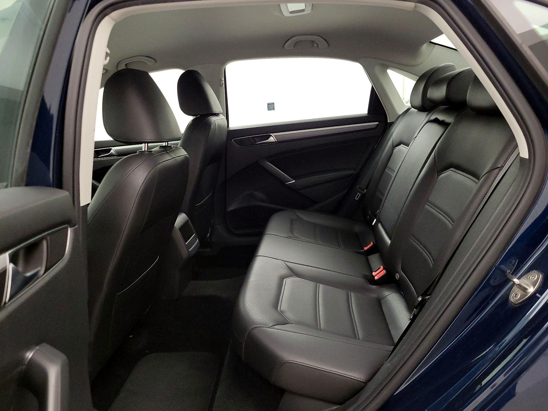 Thumbnail: 2018 Volkswagen Passat - 19