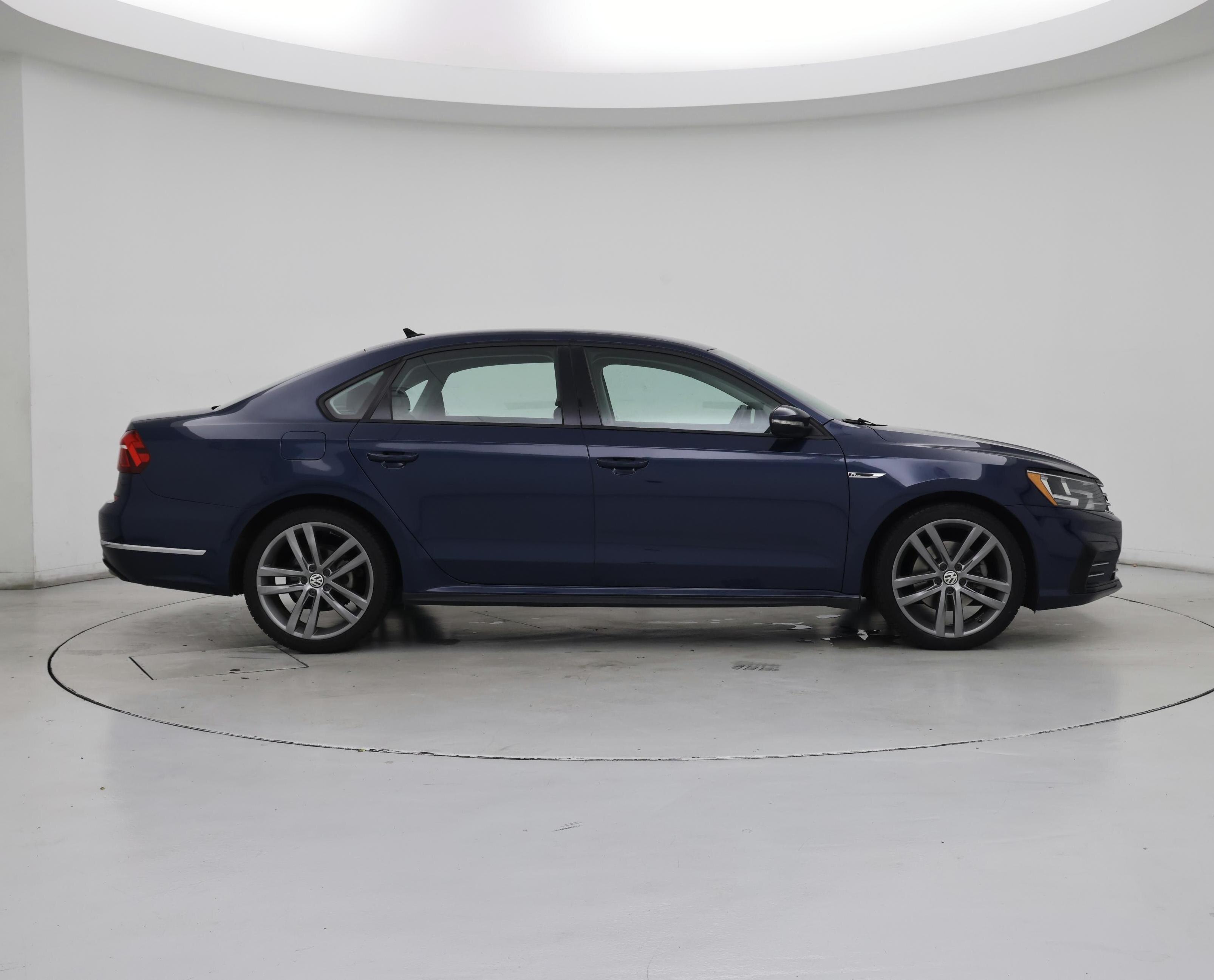 Thumbnail: 2018 Volkswagen Passat - 7