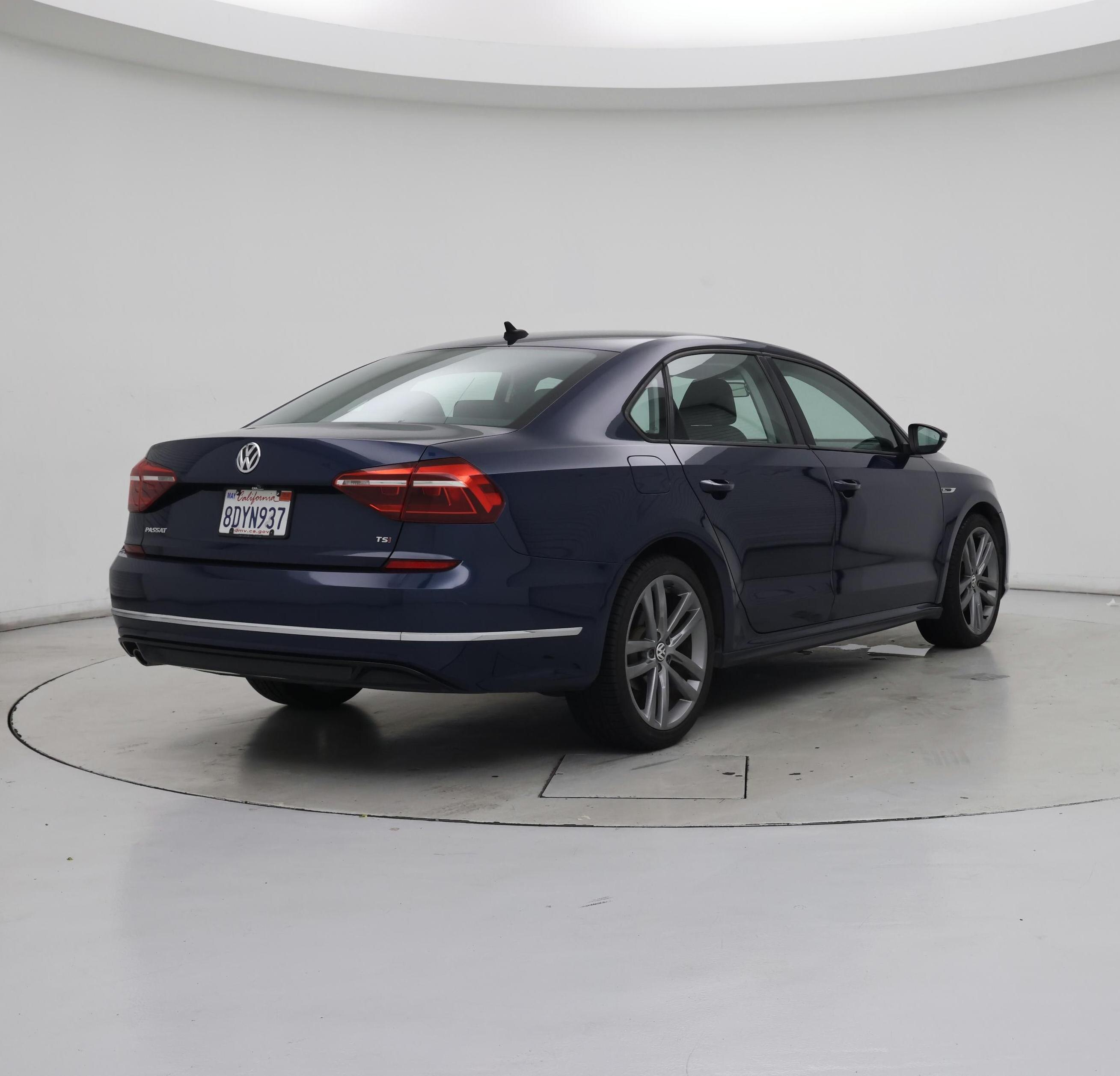 Thumbnail: 2018 Volkswagen Passat - 8