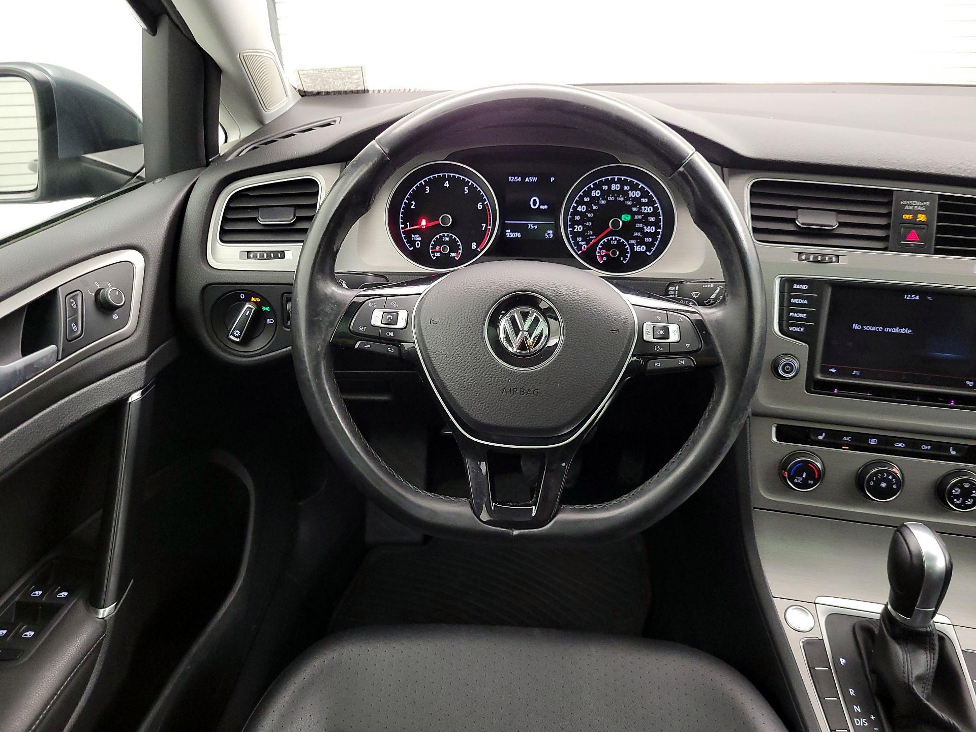 Thumbnail: 2016 Volkswagen Golf - 10