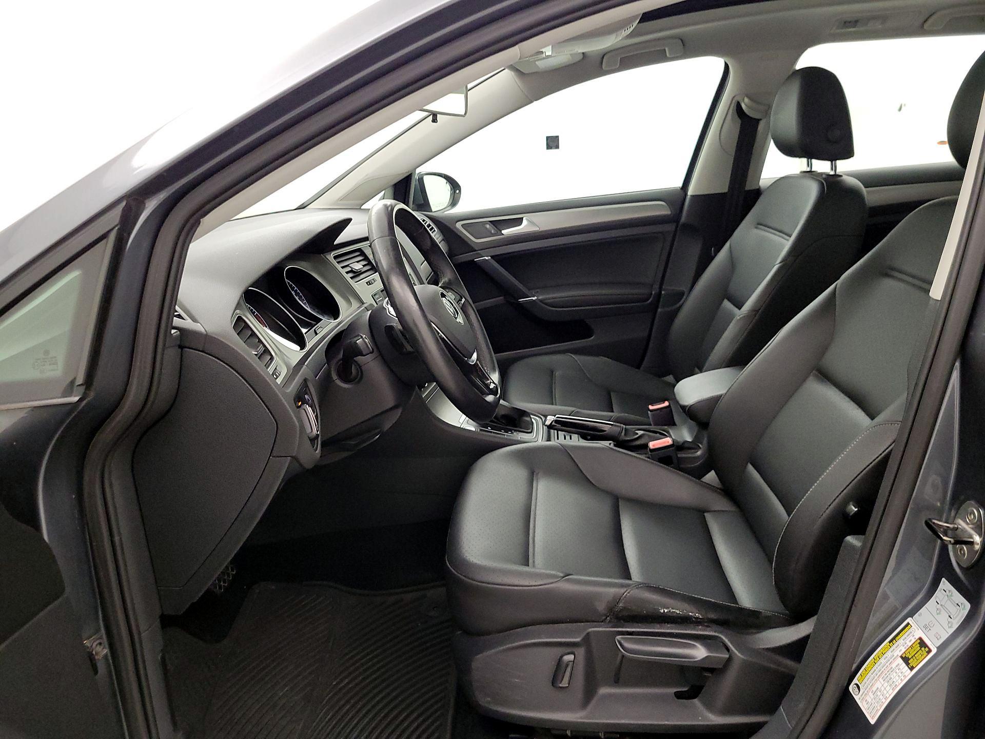 Thumbnail: 2016 Volkswagen Golf - 11