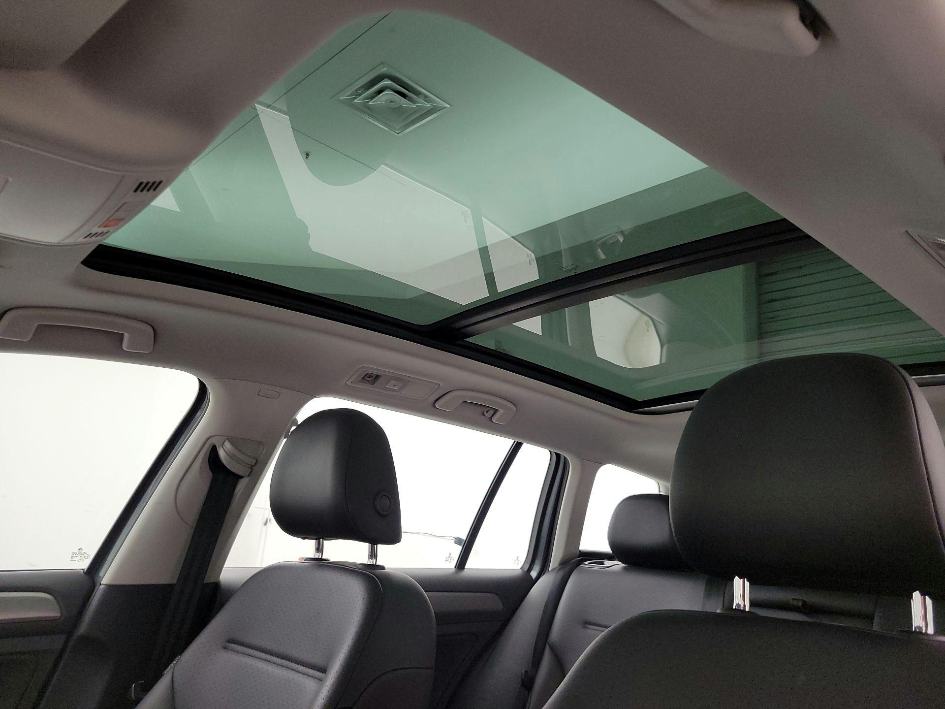 Thumbnail: 2016 Volkswagen Golf - 19