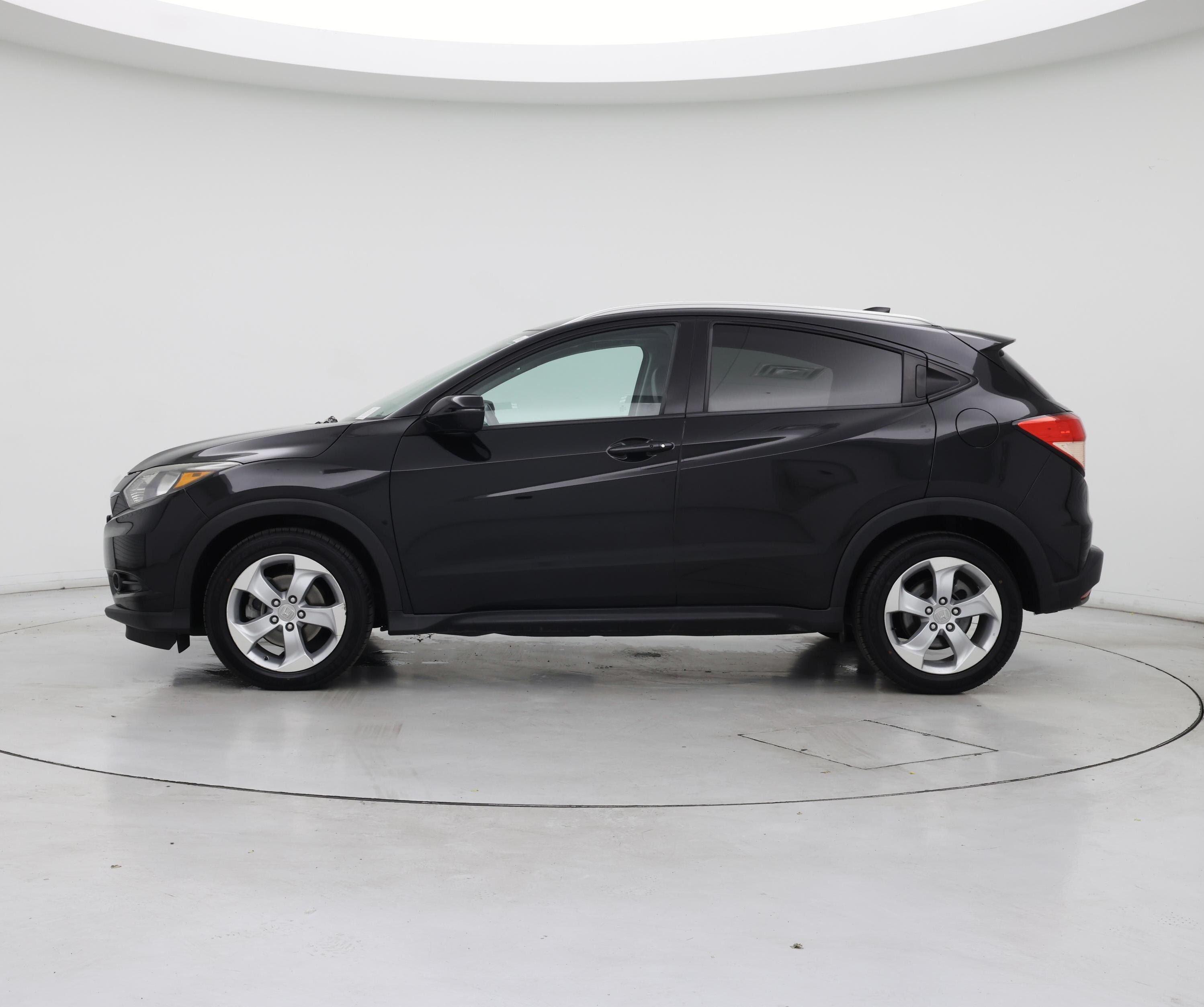 Thumbnail: 2016 Honda HR-V - 3