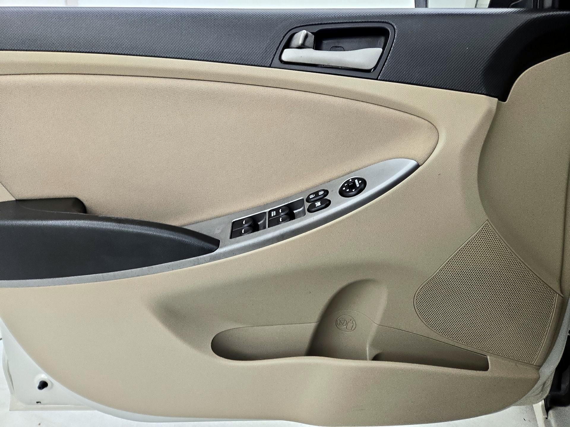 Thumbnail: 2016 Hyundai Accent - 12