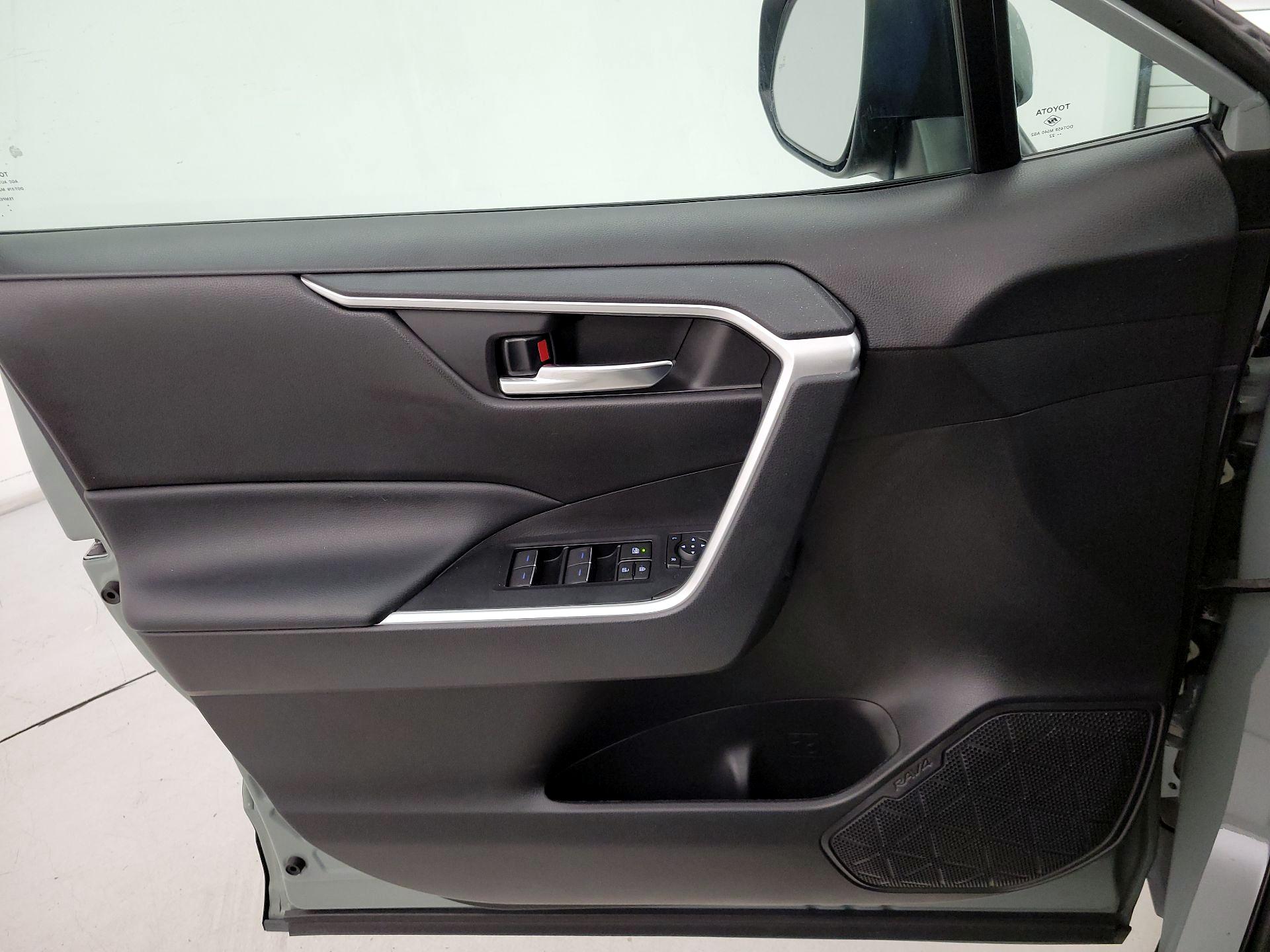 Thumbnail: 2022 Toyota RAV4 - 12