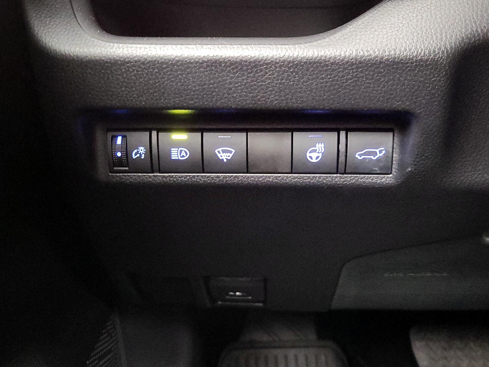 Thumbnail: 2022 Toyota RAV4 - 13