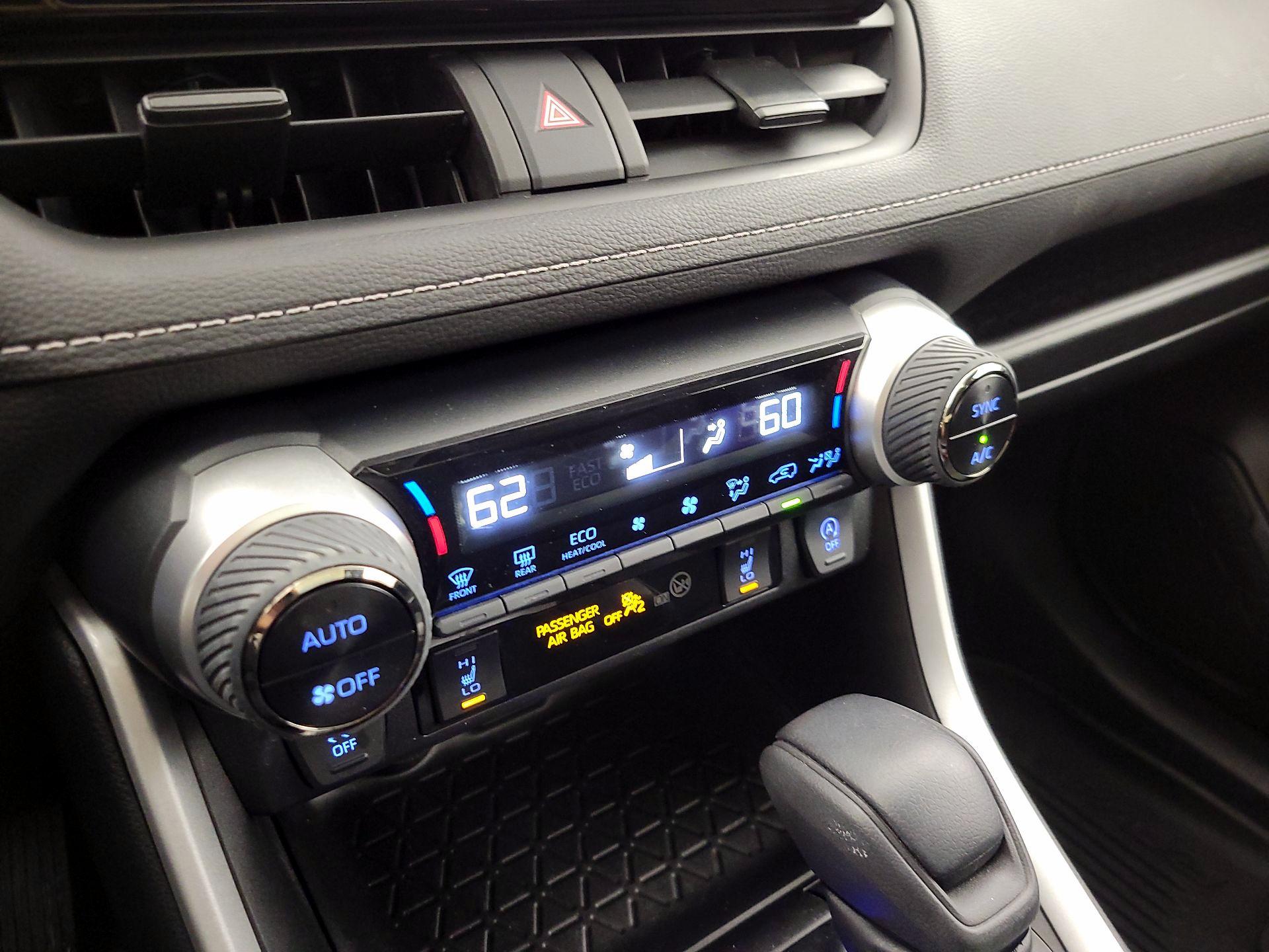 Thumbnail: 2022 Toyota RAV4 - 16