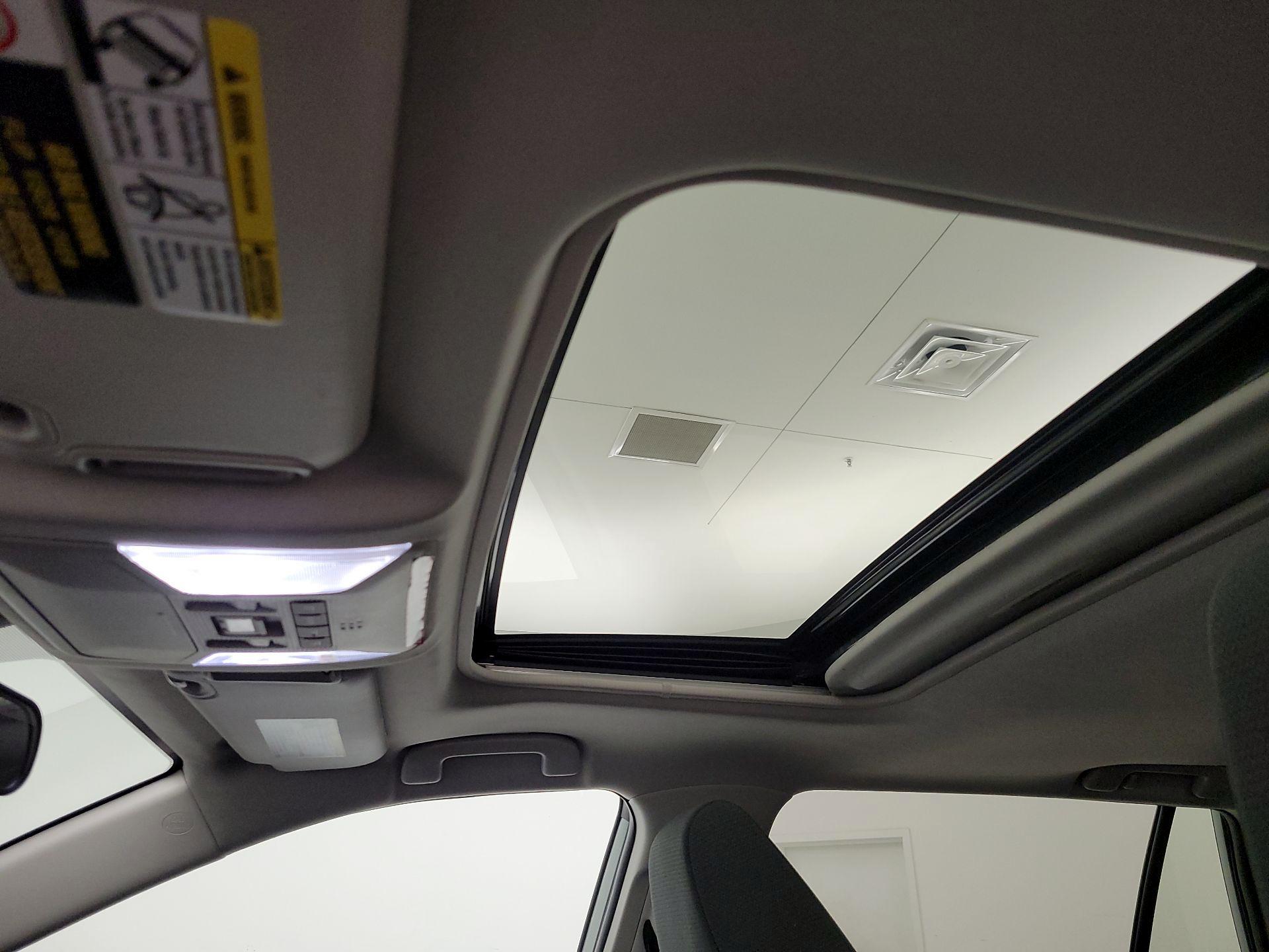 Thumbnail: 2022 Toyota RAV4 - 19