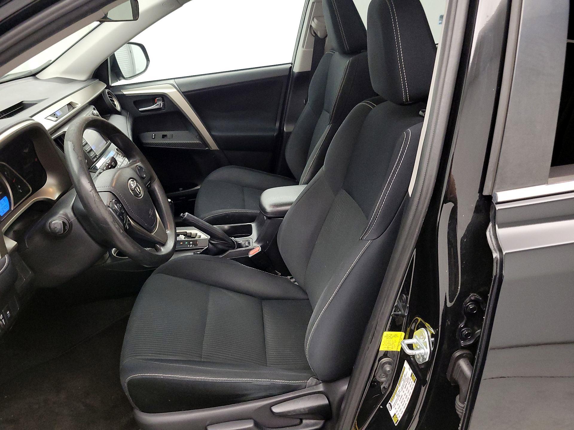 Thumbnail: 2015 Toyota RAV4 - 11