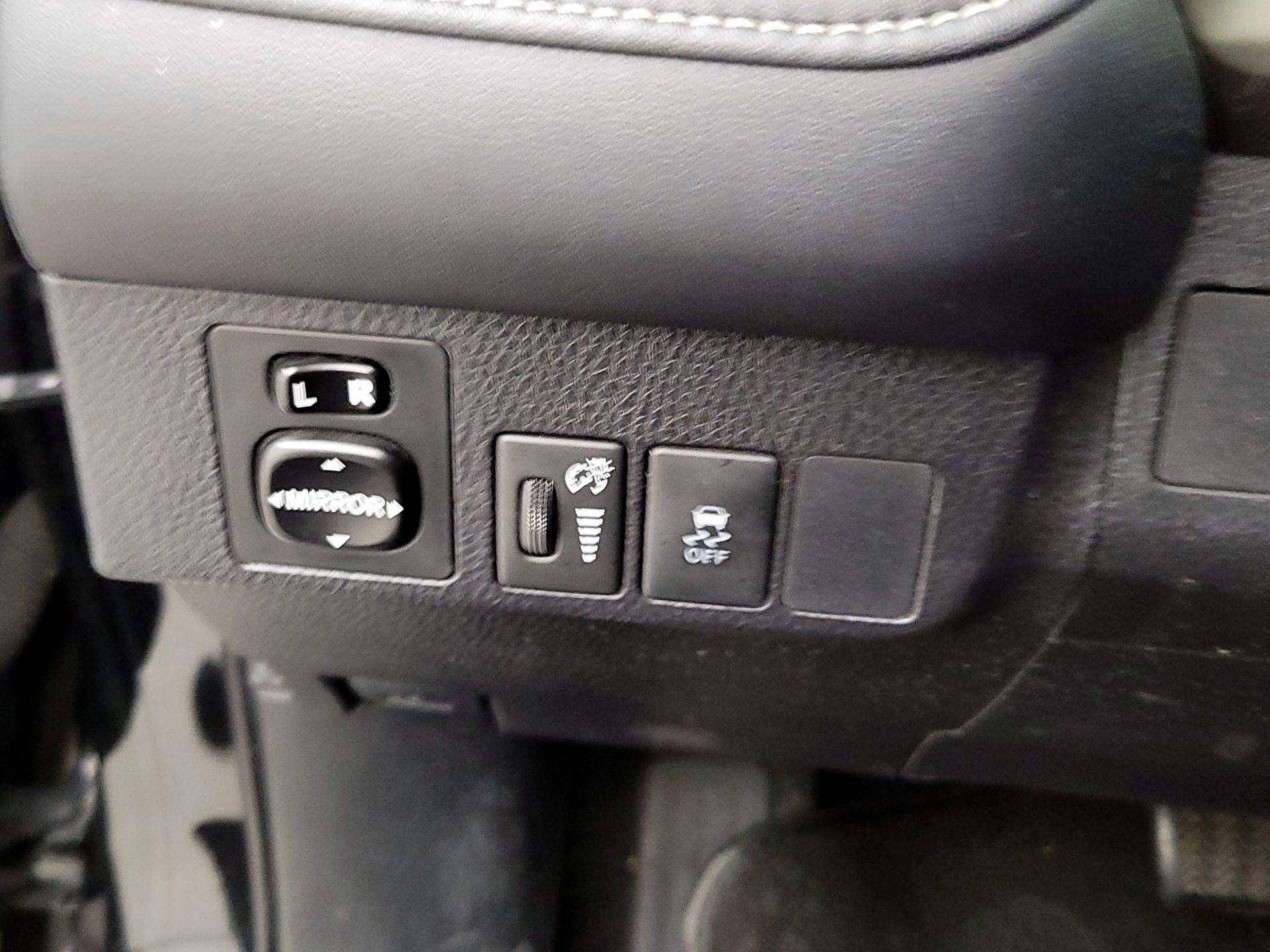 Thumbnail: 2015 Toyota RAV4 - 13