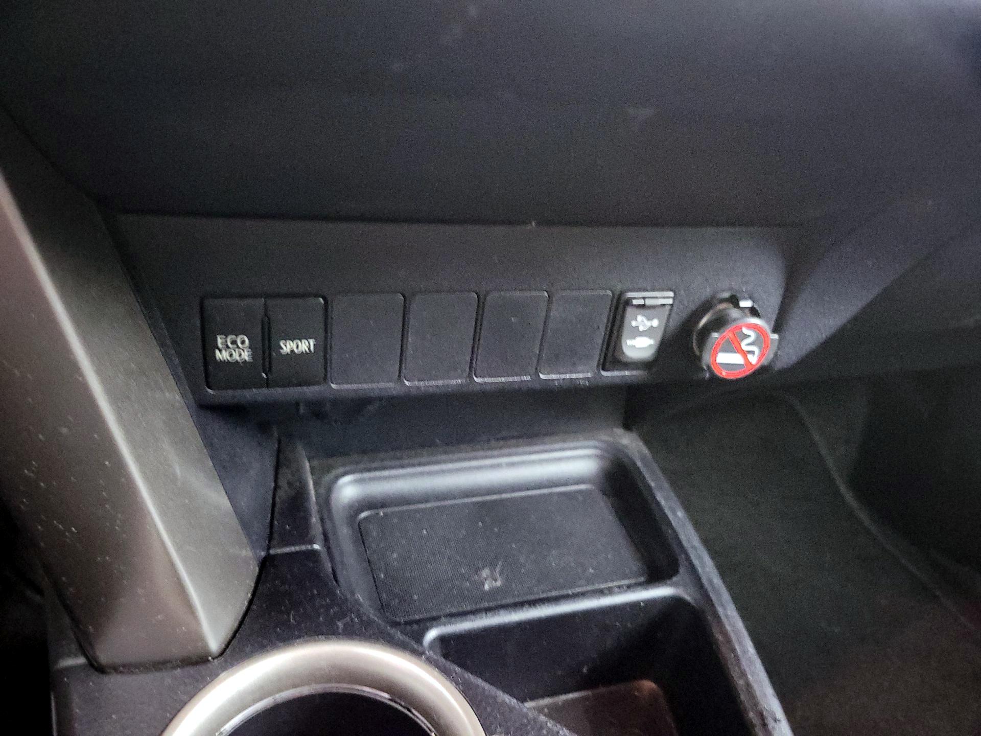 Thumbnail: 2015 Toyota RAV4 - 18