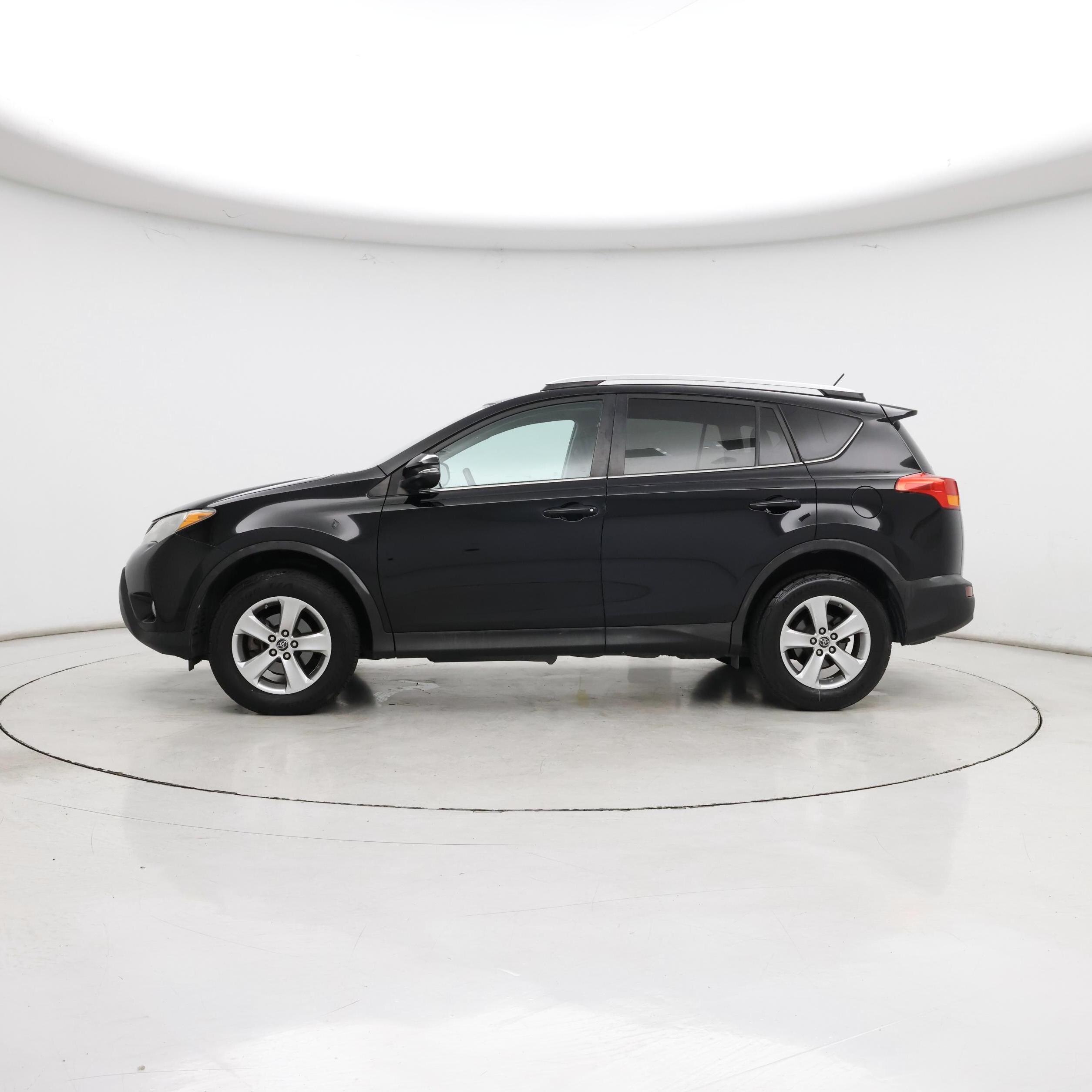 Thumbnail: 2015 Toyota RAV4 - 3