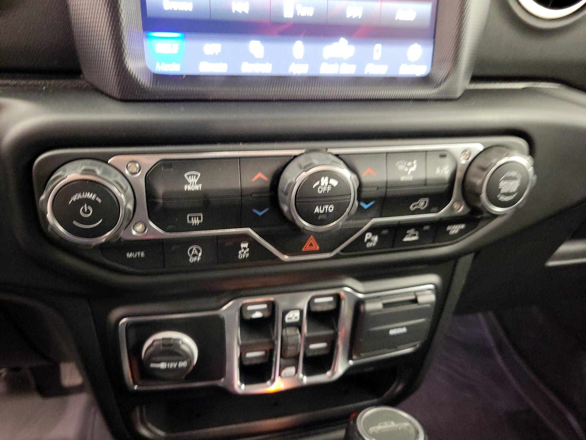 Thumbnail: 2021 Jeep Gladiator - 17