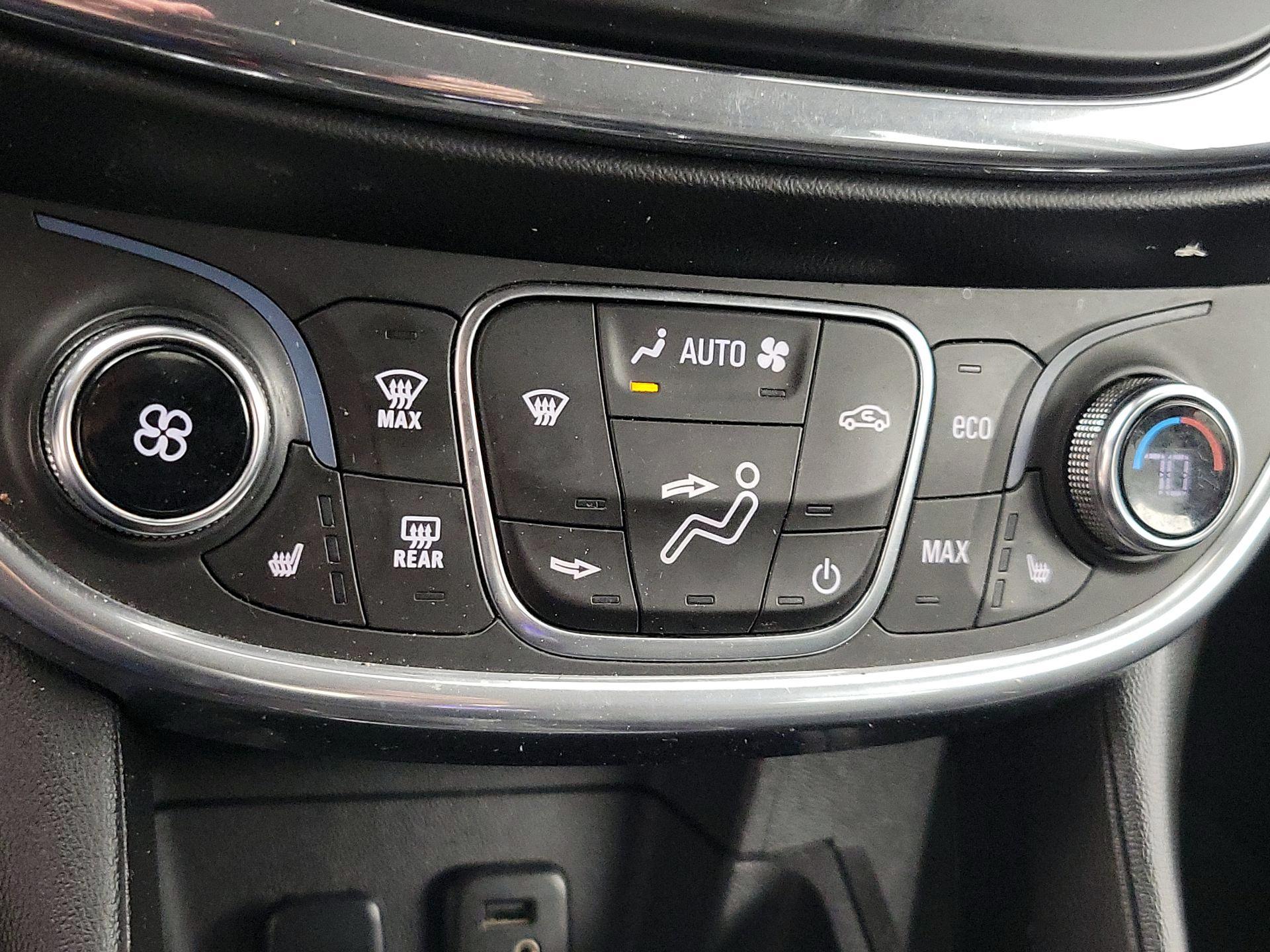 Thumbnail: 2016 Chevrolet Volt - 17