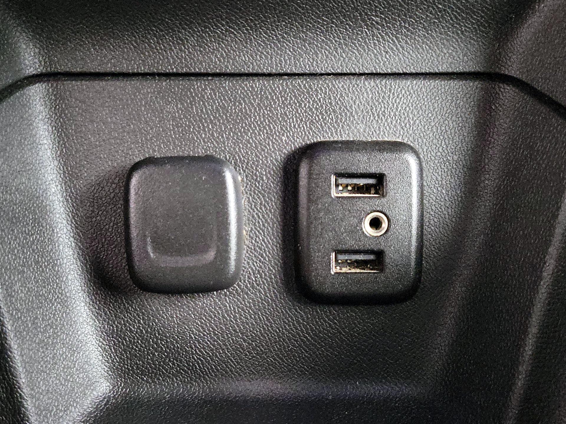 Thumbnail: 2016 Chevrolet Volt - 19