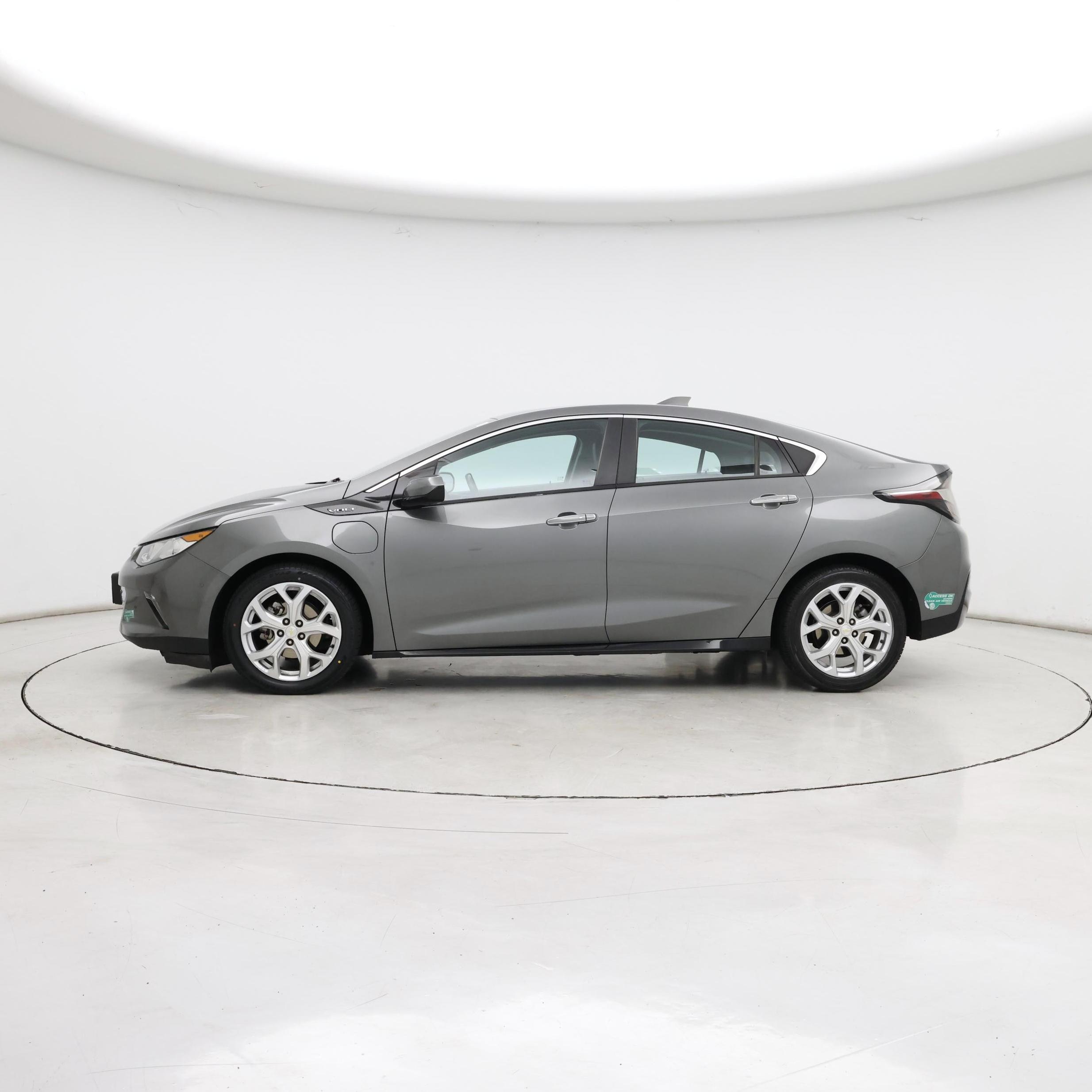 Thumbnail: 2016 Chevrolet Volt - 3