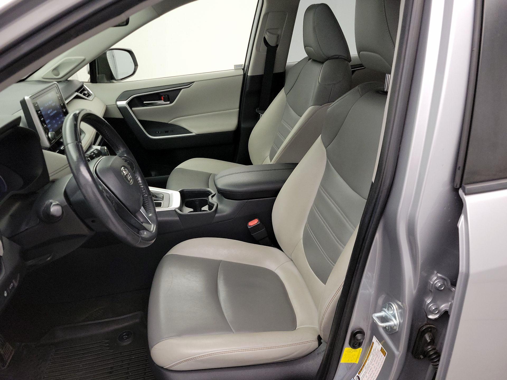 Thumbnail: 2019 Toyota RAV4 - 11