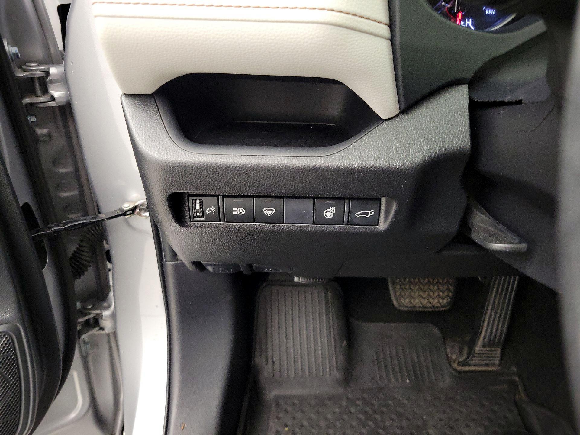 Thumbnail: 2019 Toyota RAV4 - 13