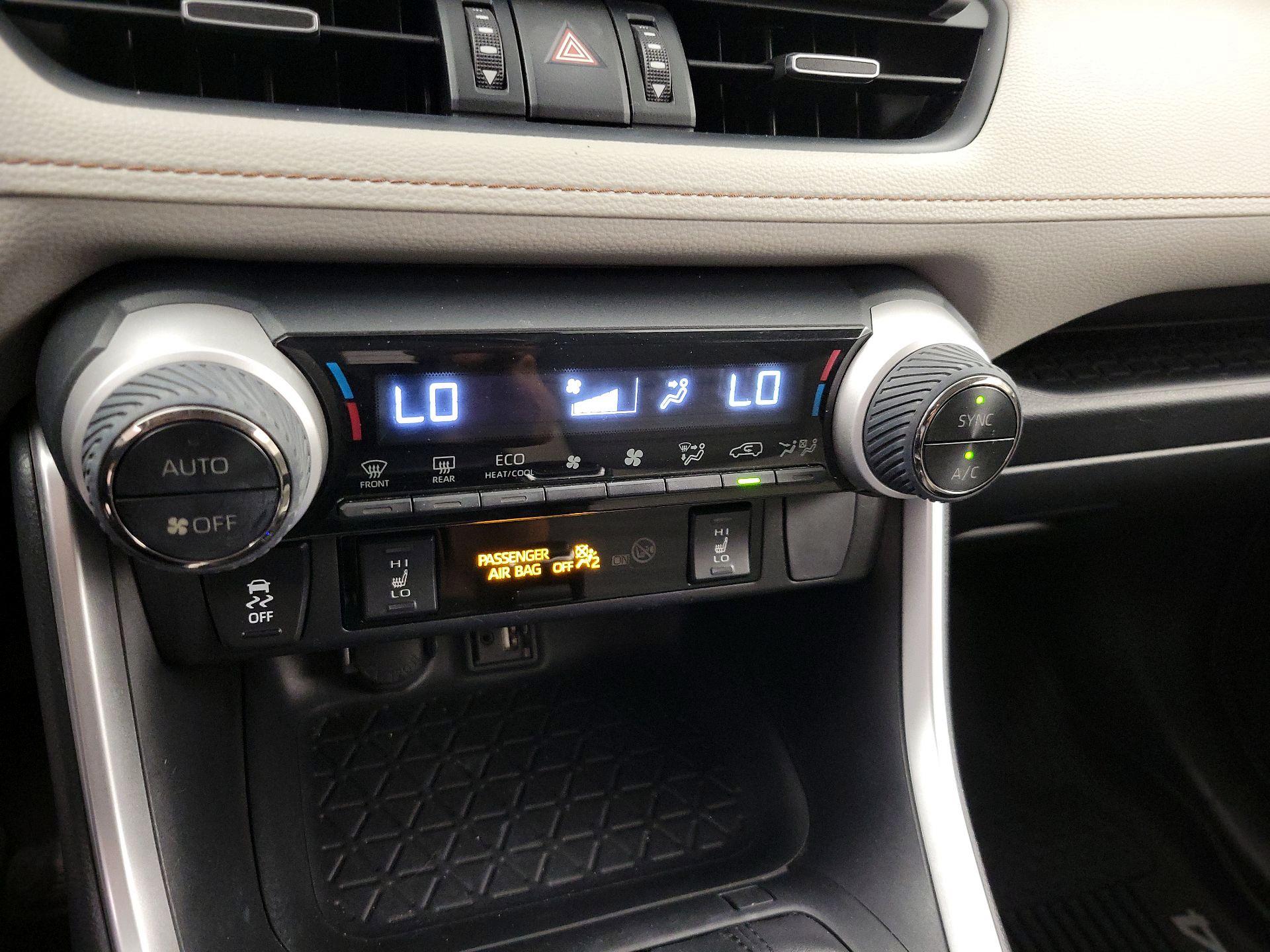 Thumbnail: 2019 Toyota RAV4 - 16