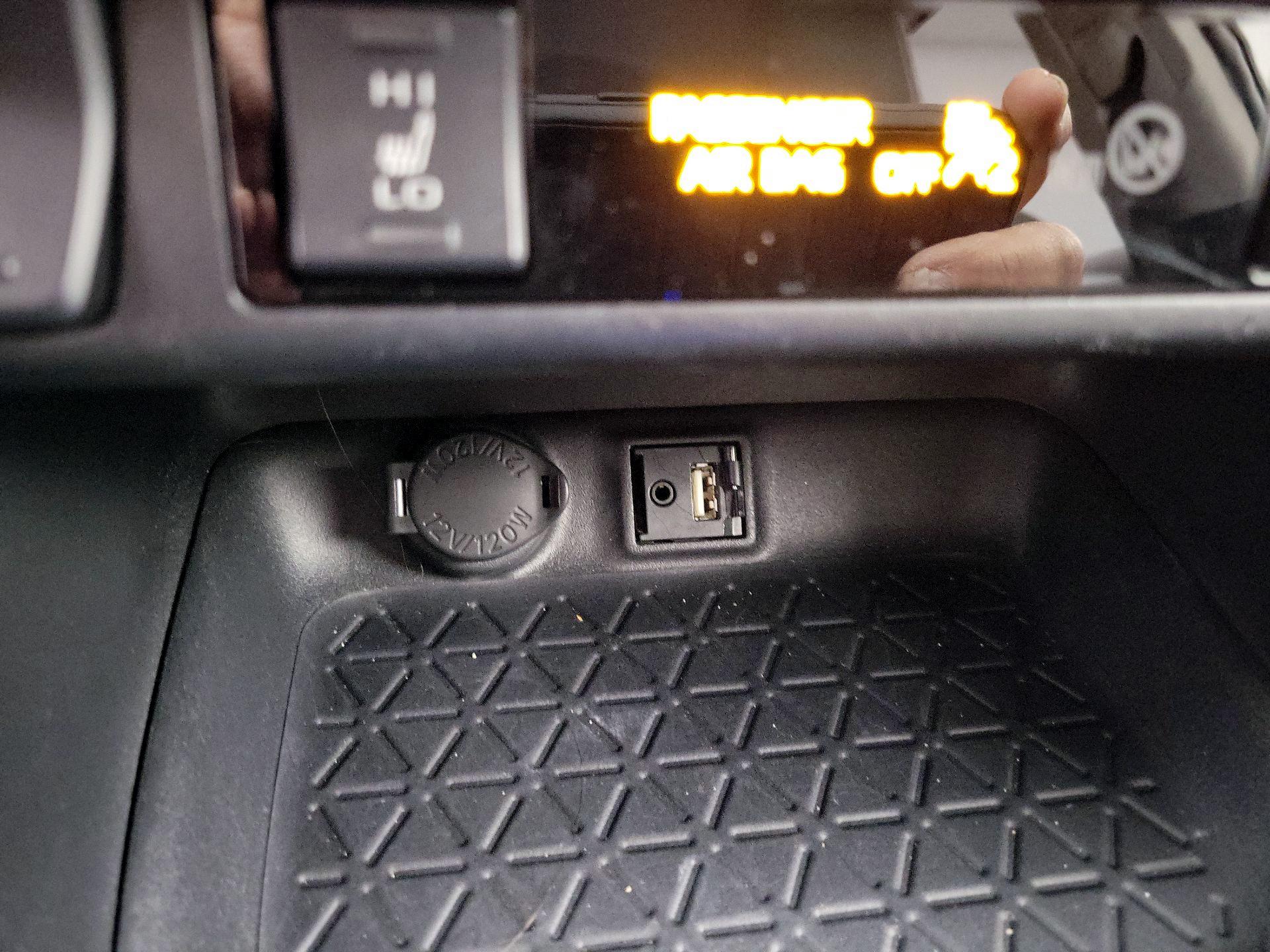 Thumbnail: 2019 Toyota RAV4 - 18