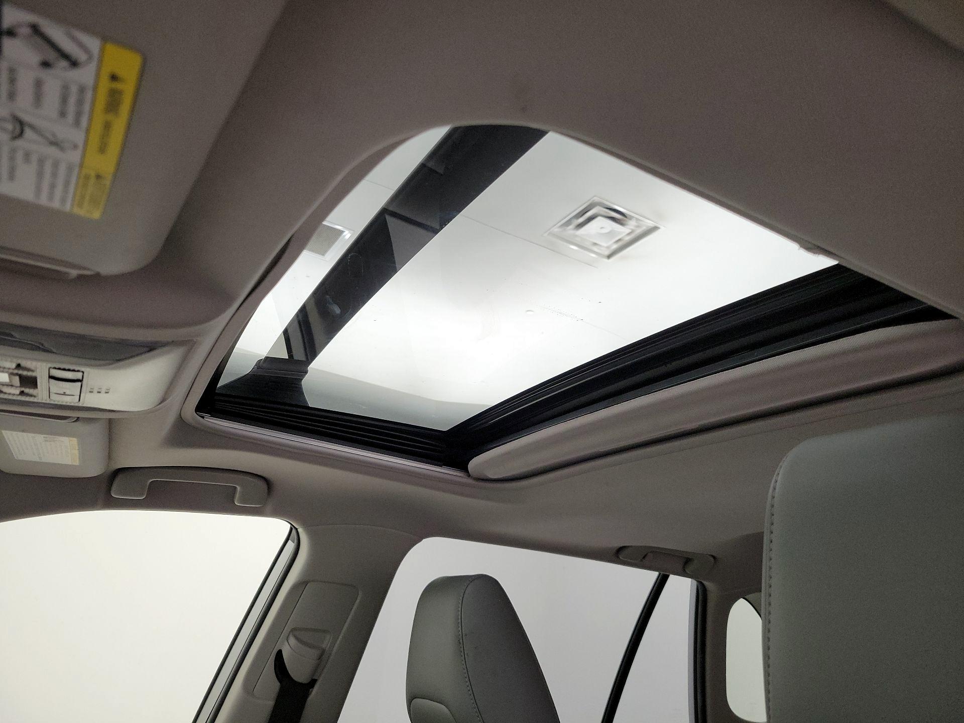 Thumbnail: 2019 Toyota RAV4 - 19