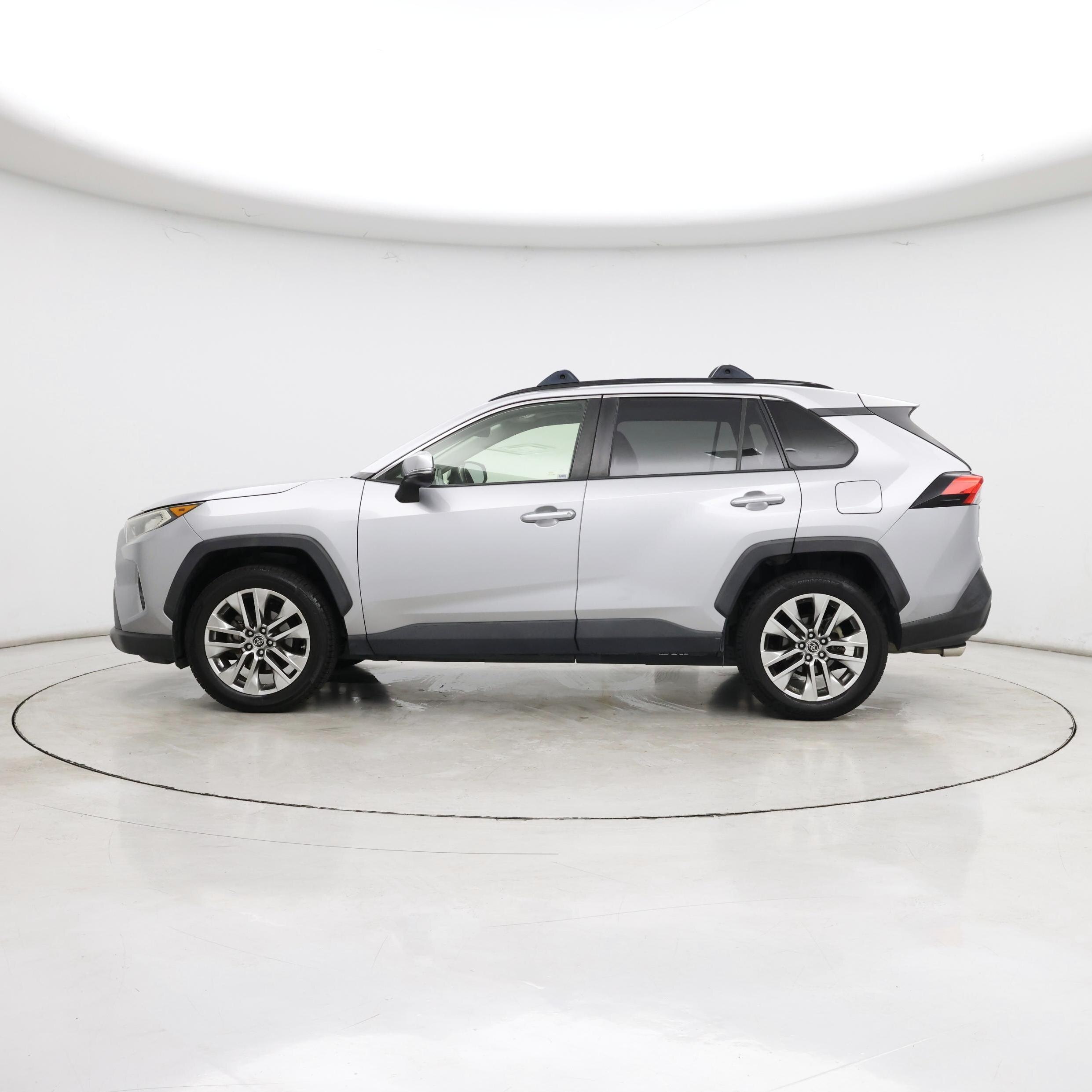 Thumbnail: 2019 Toyota RAV4 - 3