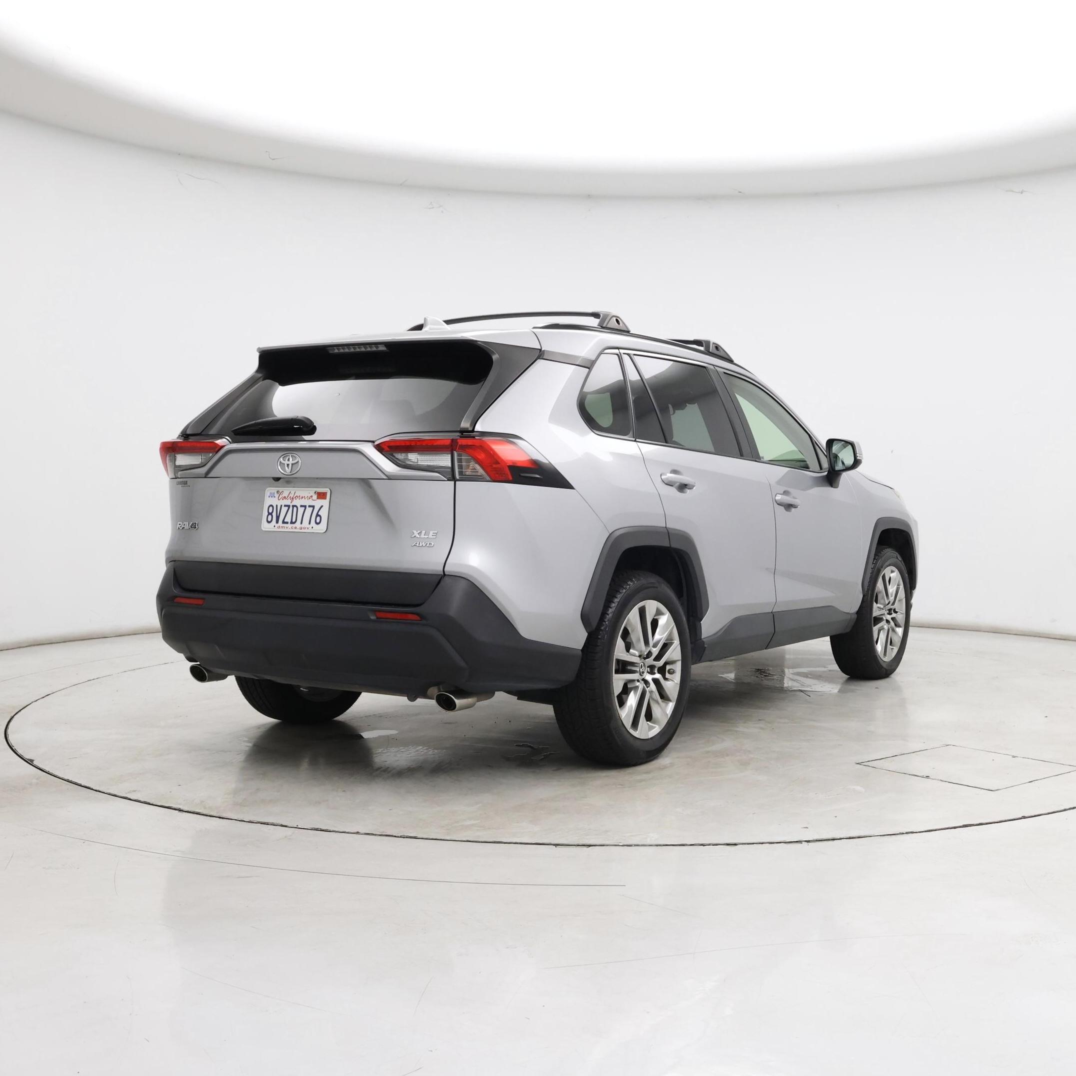 Thumbnail: 2019 Toyota RAV4 - 8