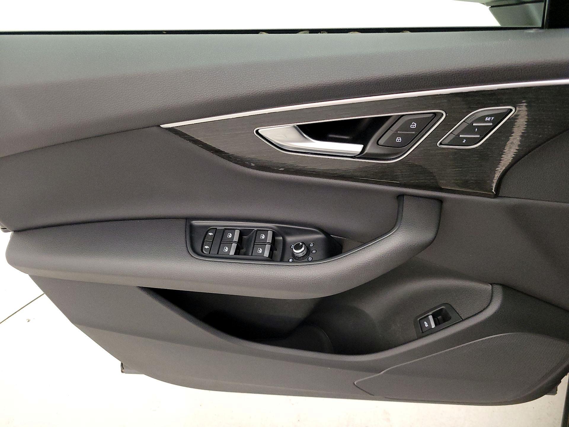 Thumbnail: 2020 Audi Q7 - 12