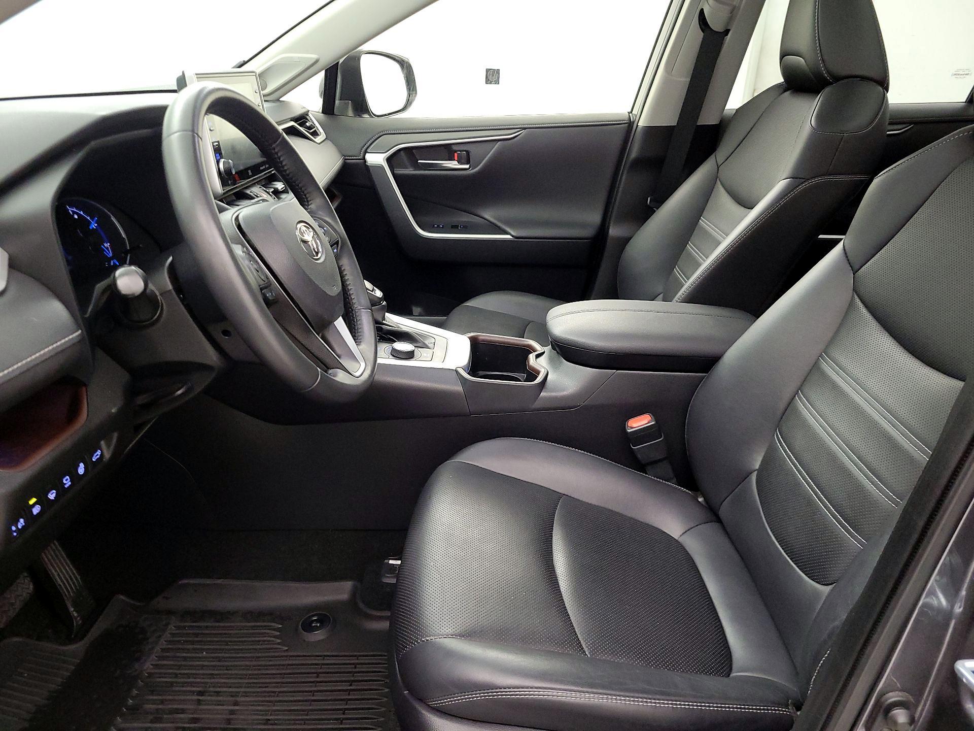 Thumbnail: 2022 Toyota RAV4 - 11