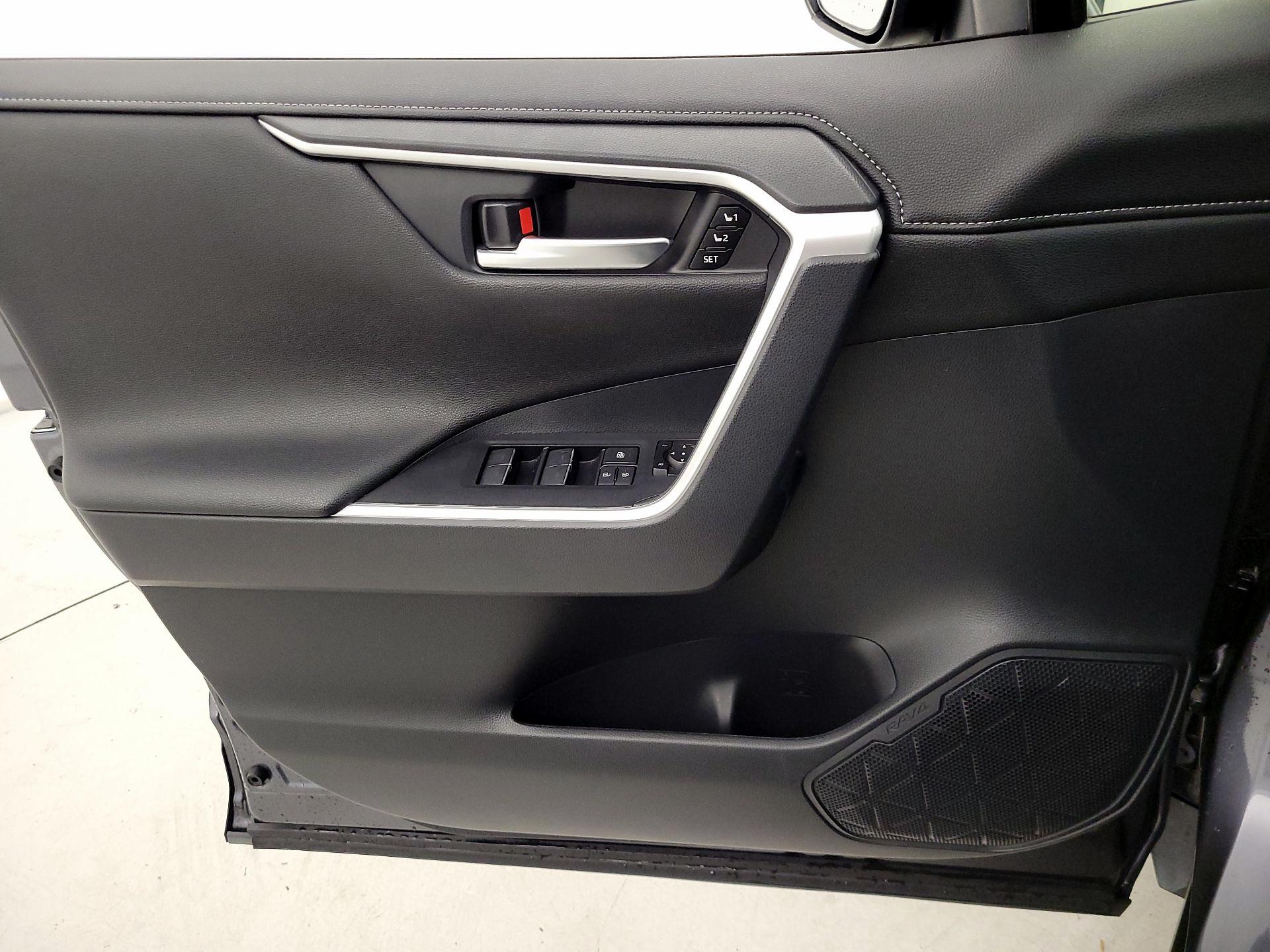 Thumbnail: 2022 Toyota RAV4 - 12