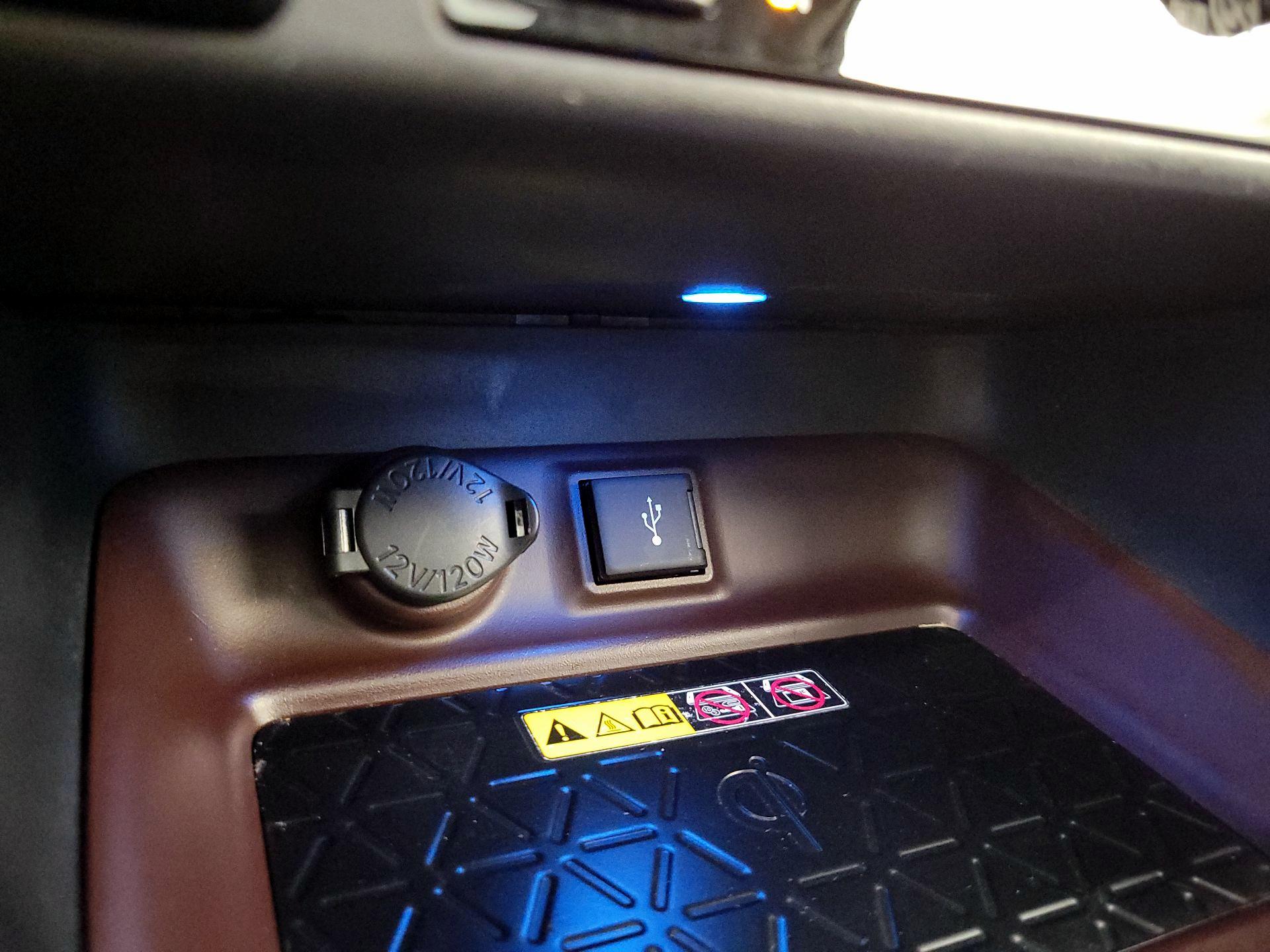 Thumbnail: 2022 Toyota RAV4 - 18