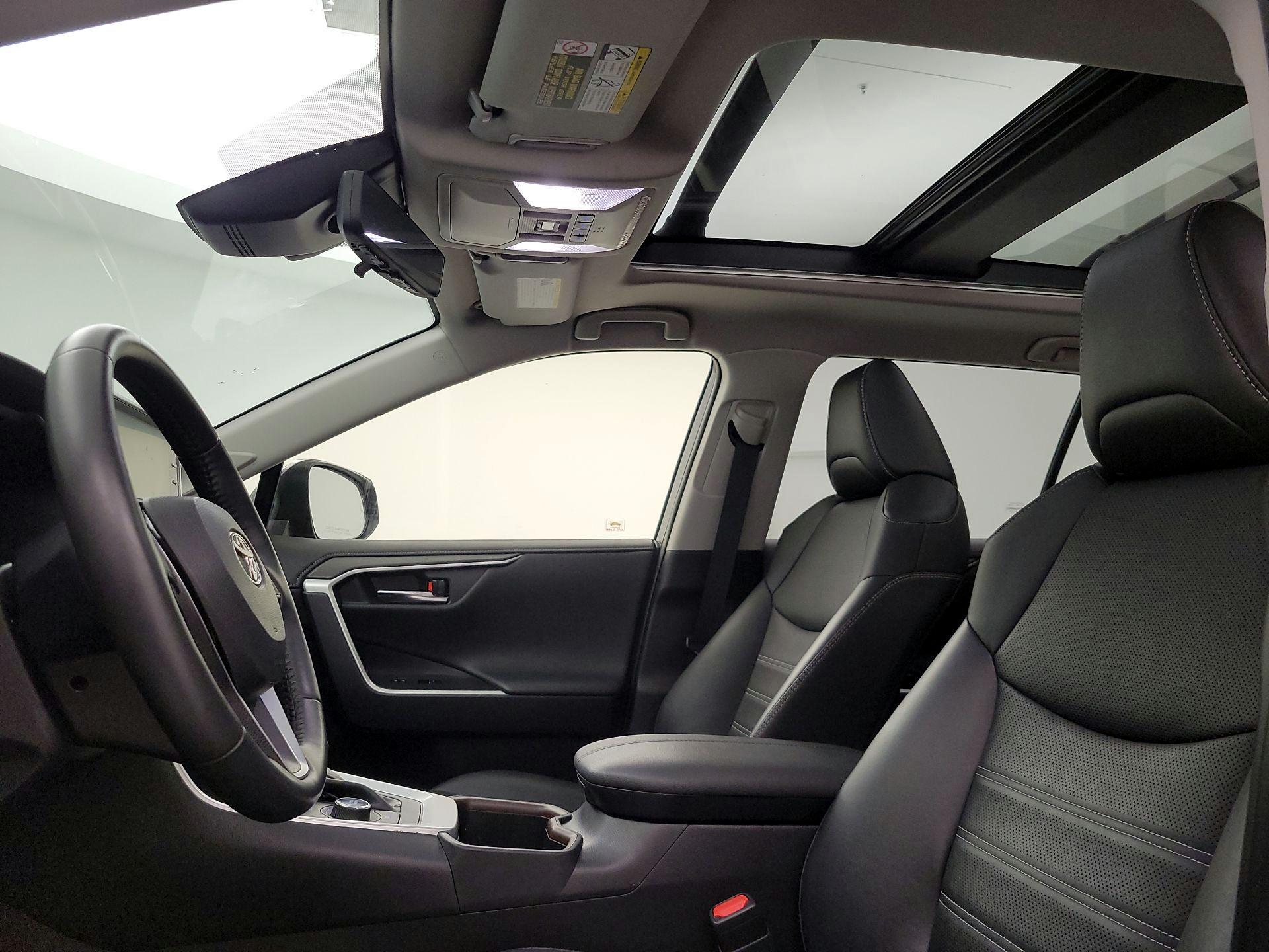 Thumbnail: 2022 Toyota RAV4 - 19