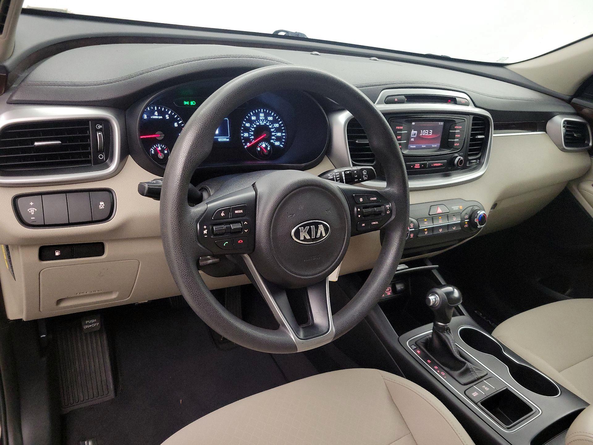 Thumbnail: 2016 Kia Sorento - 9