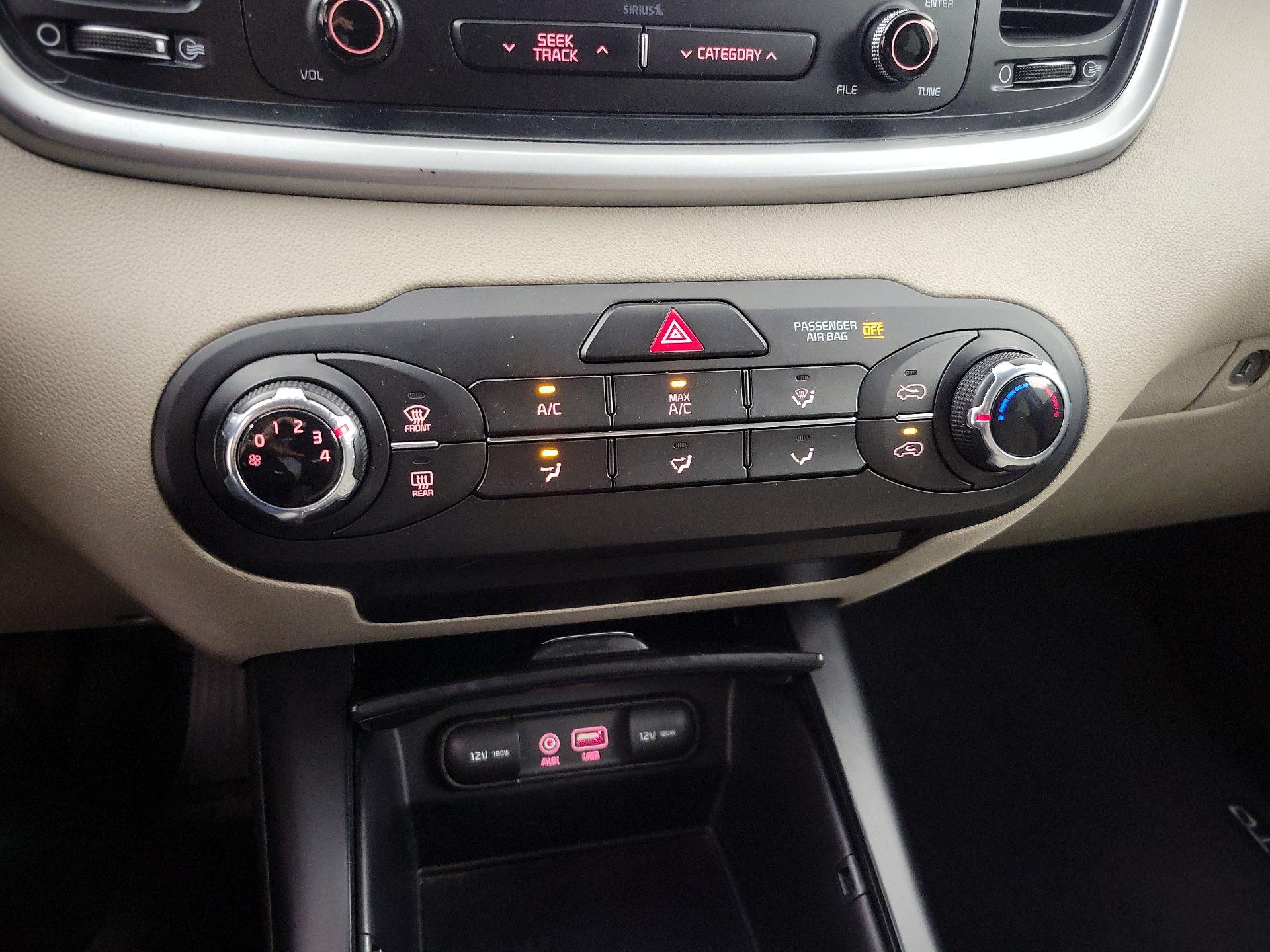 Thumbnail: 2016 Kia Sorento - 16