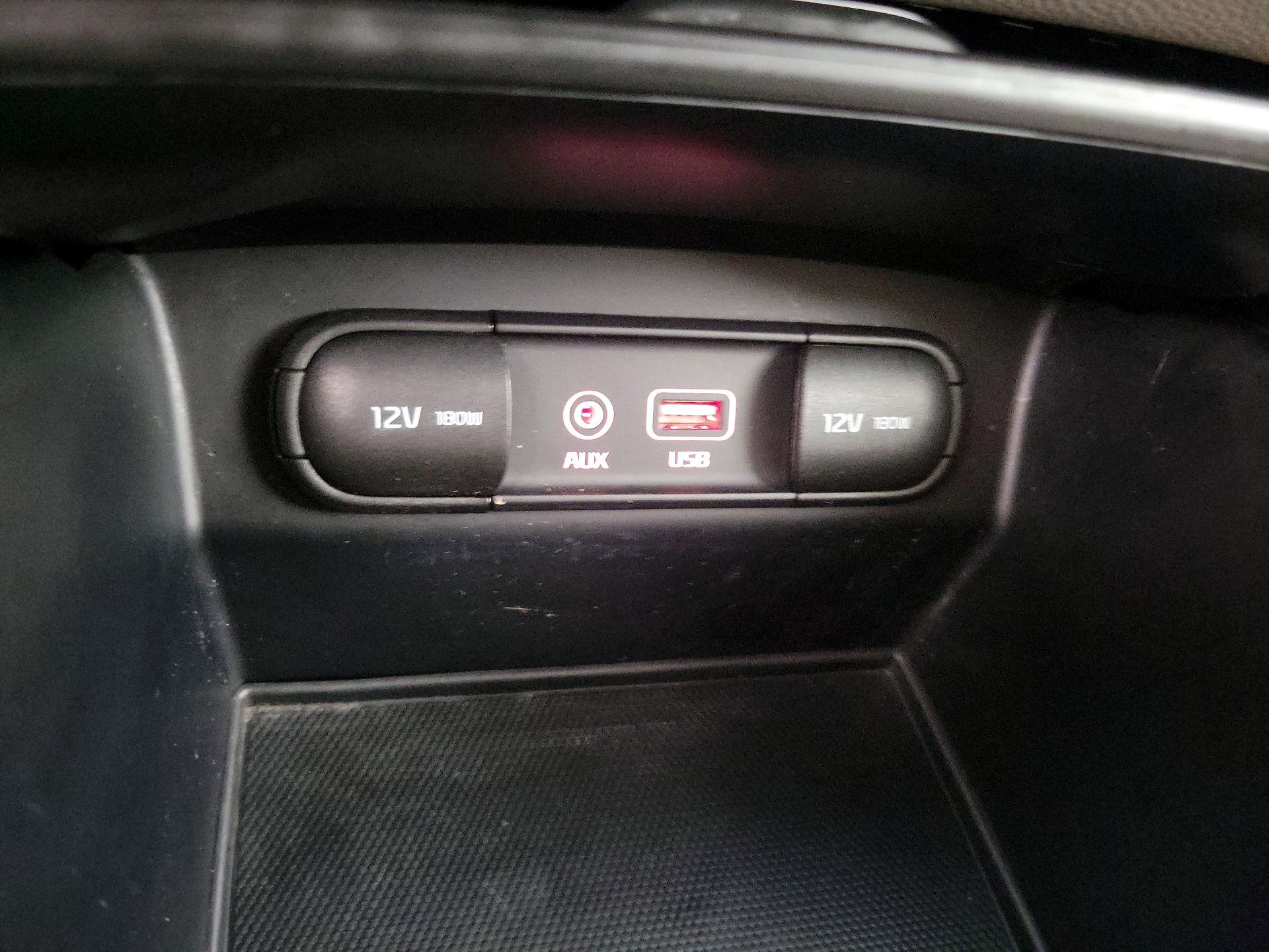 Thumbnail: 2016 Kia Sorento - 18
