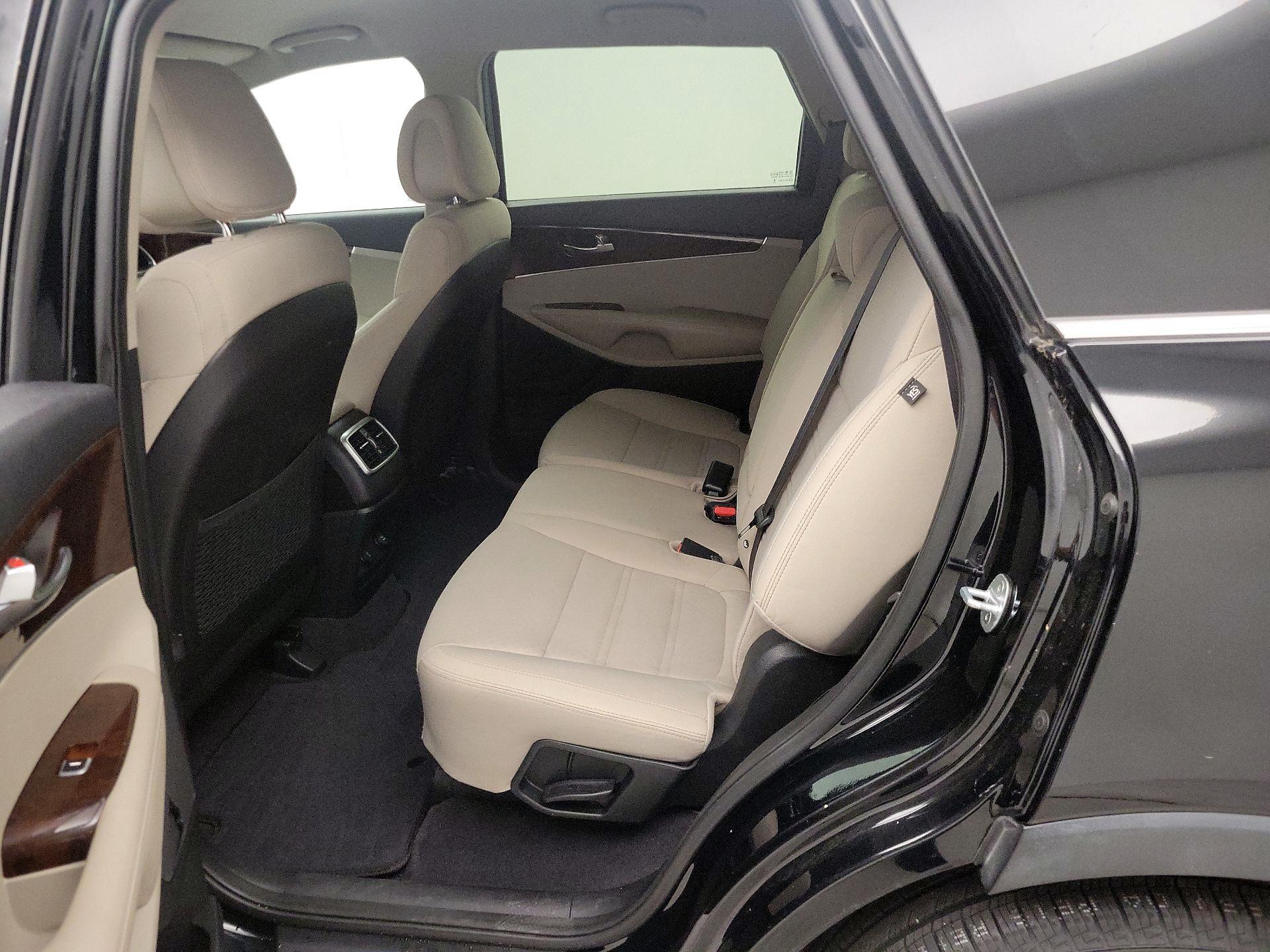 Thumbnail: 2016 Kia Sorento - 19