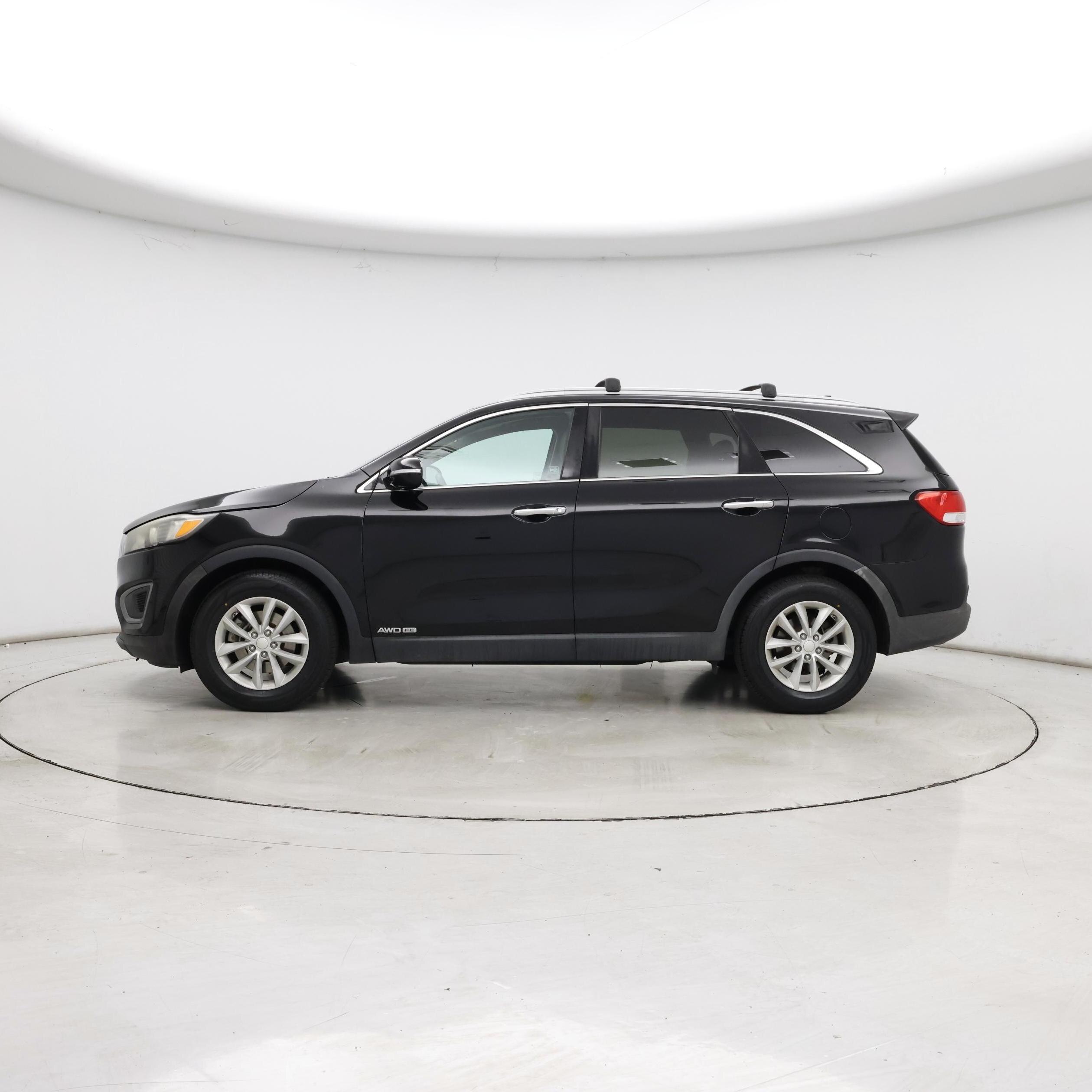 Thumbnail: 2016 Kia Sorento - 3