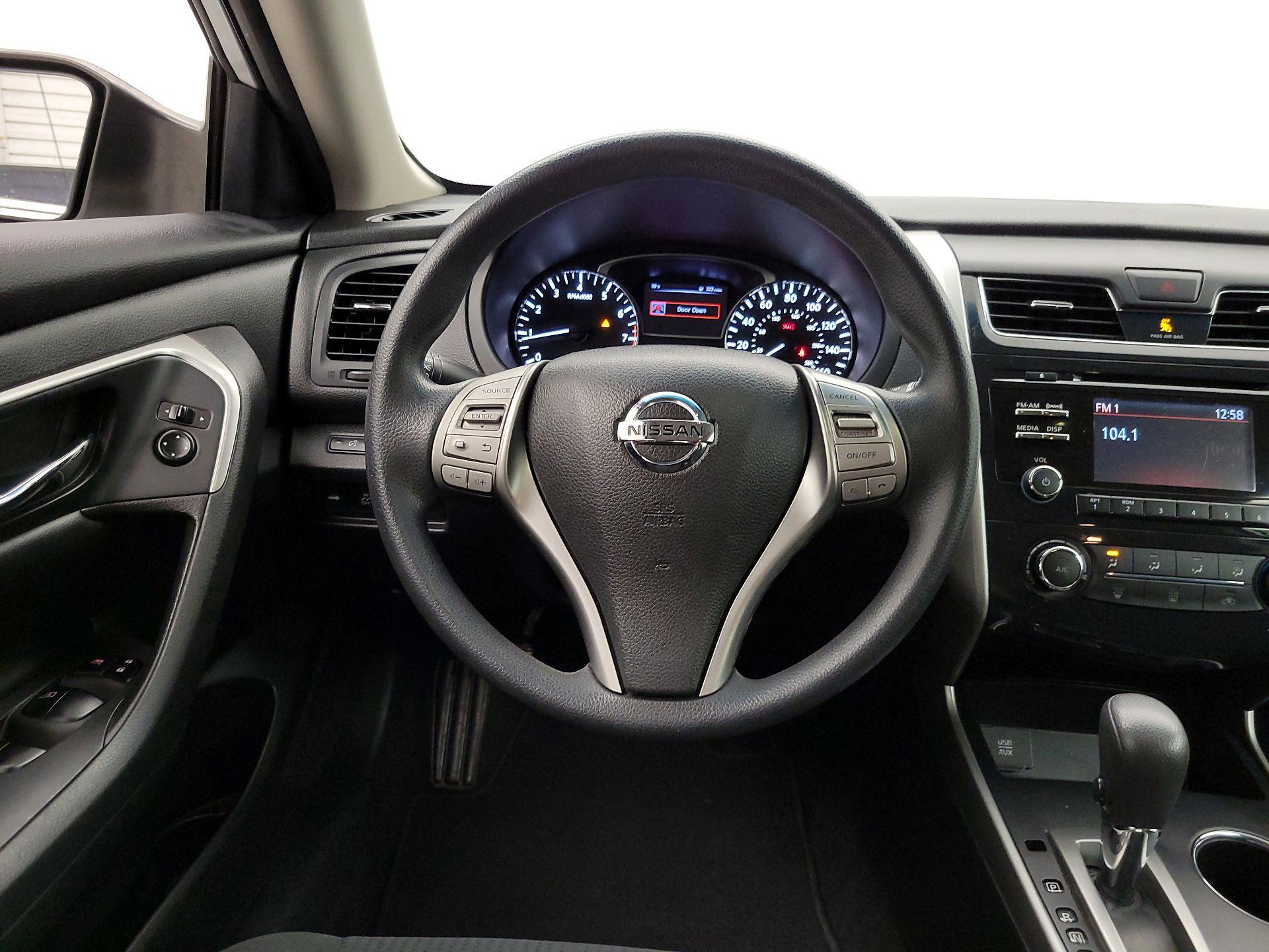 Thumbnail: 2015 Nissan Altima - 10