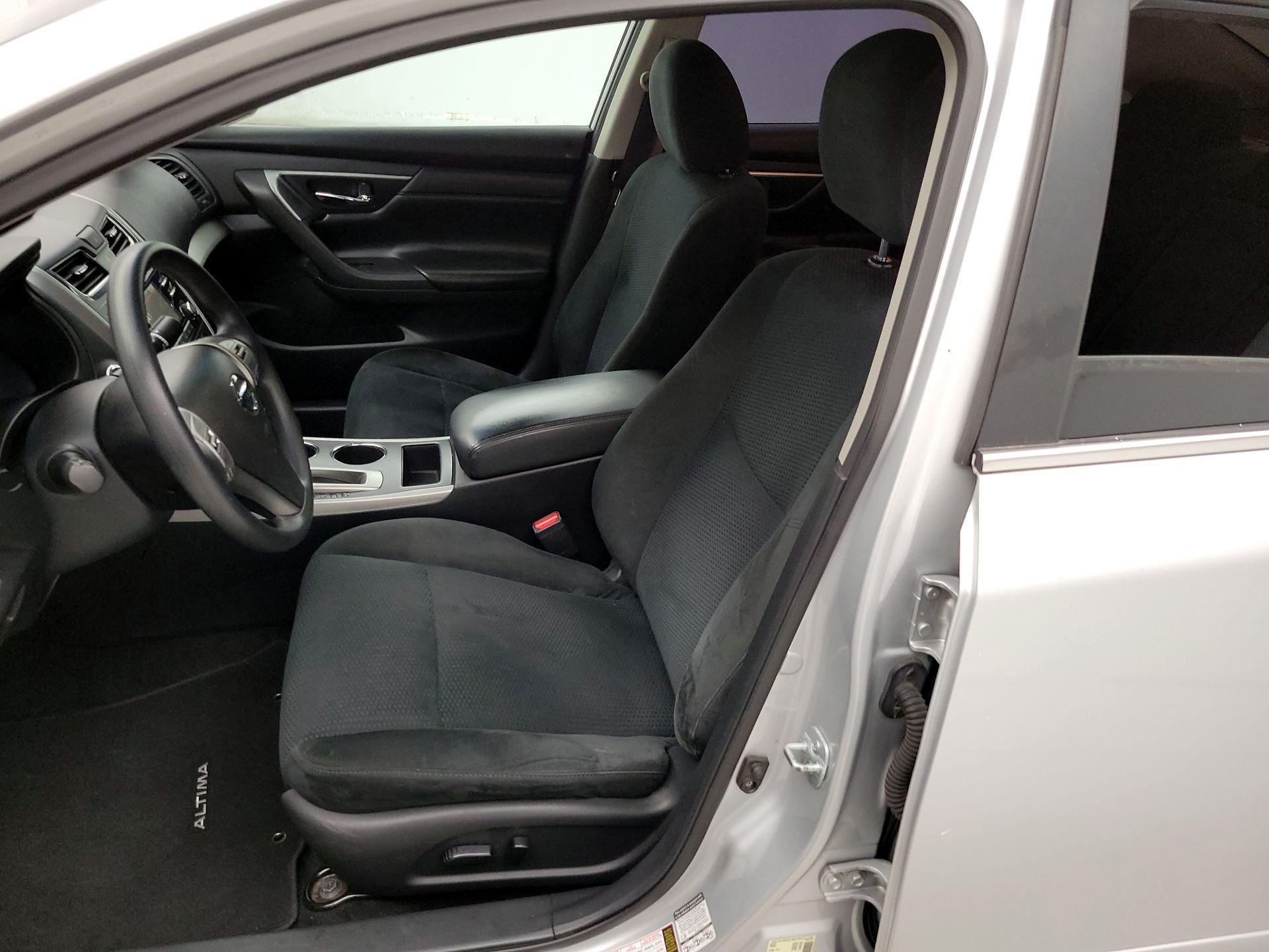 Thumbnail: 2015 Nissan Altima - 11