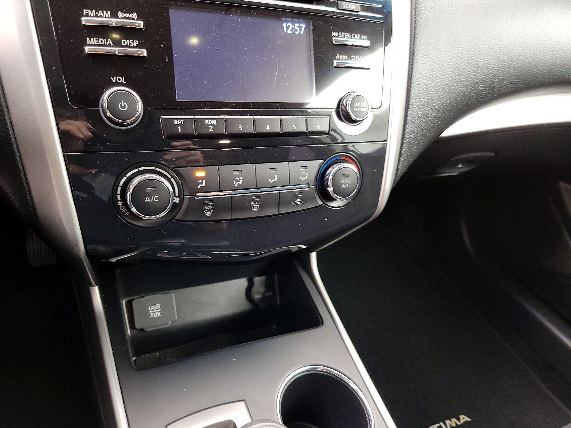 Thumbnail: 2015 Nissan Altima - 16