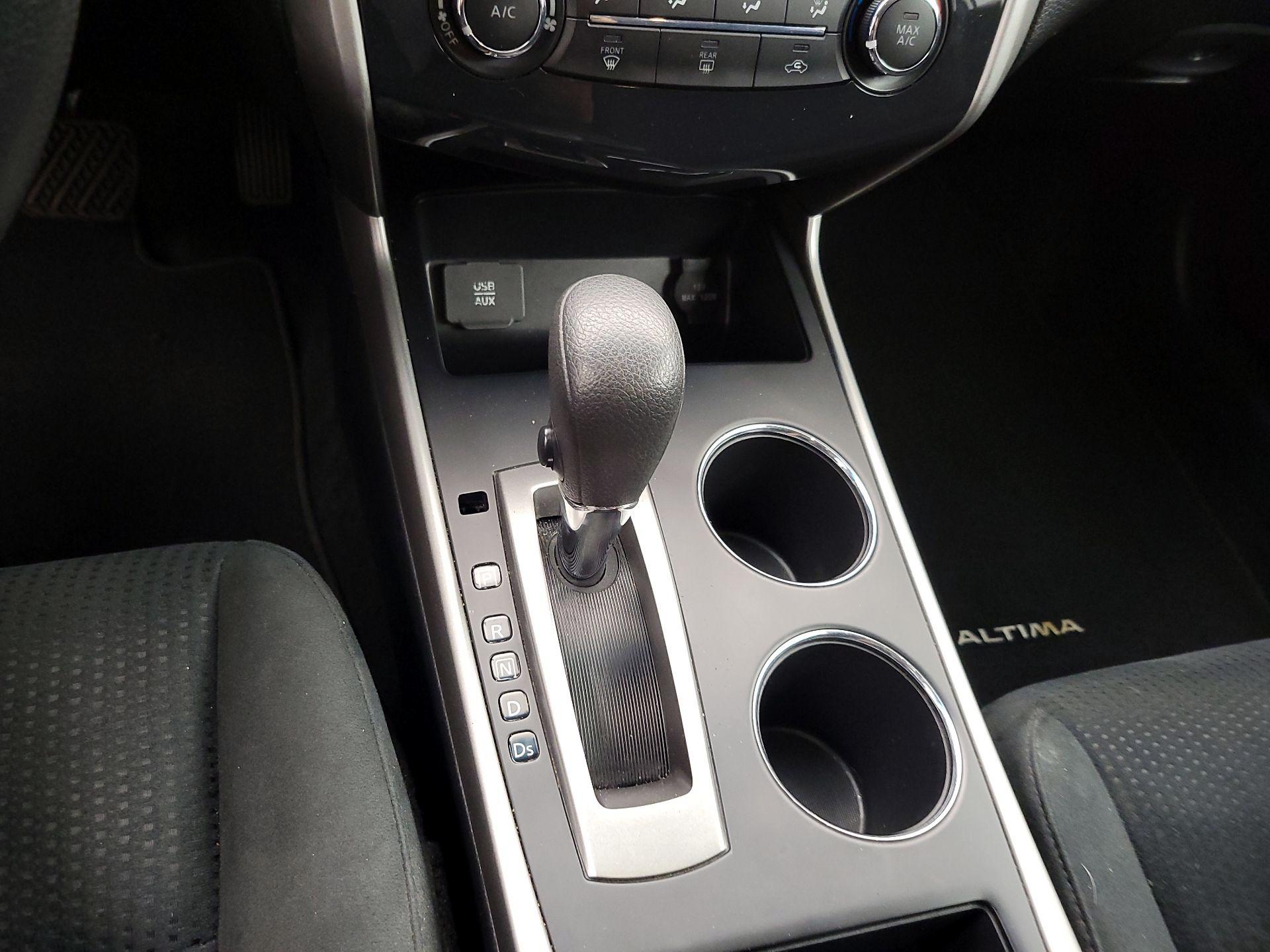 Thumbnail: 2015 Nissan Altima - 17