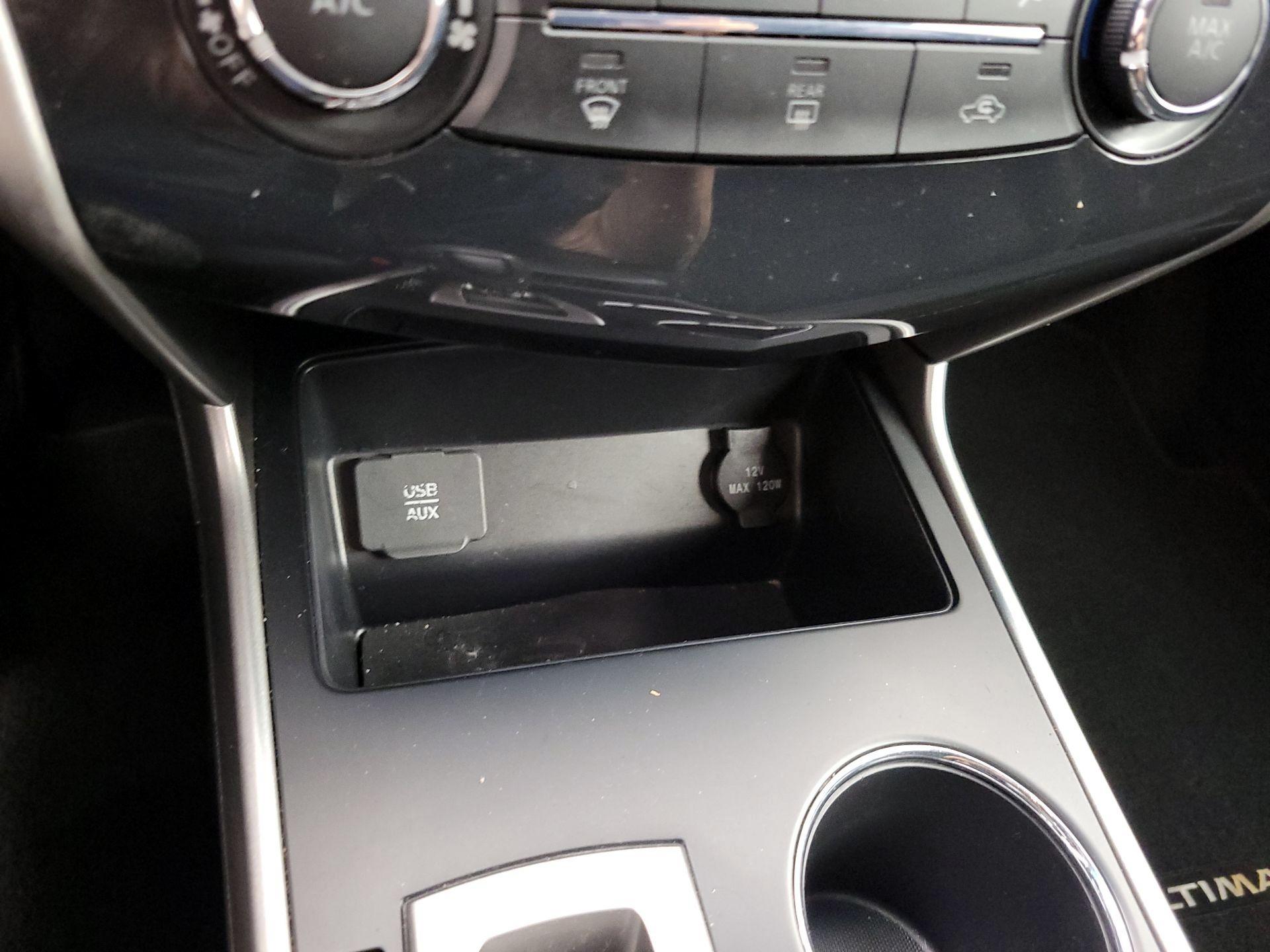 Thumbnail: 2015 Nissan Altima - 18