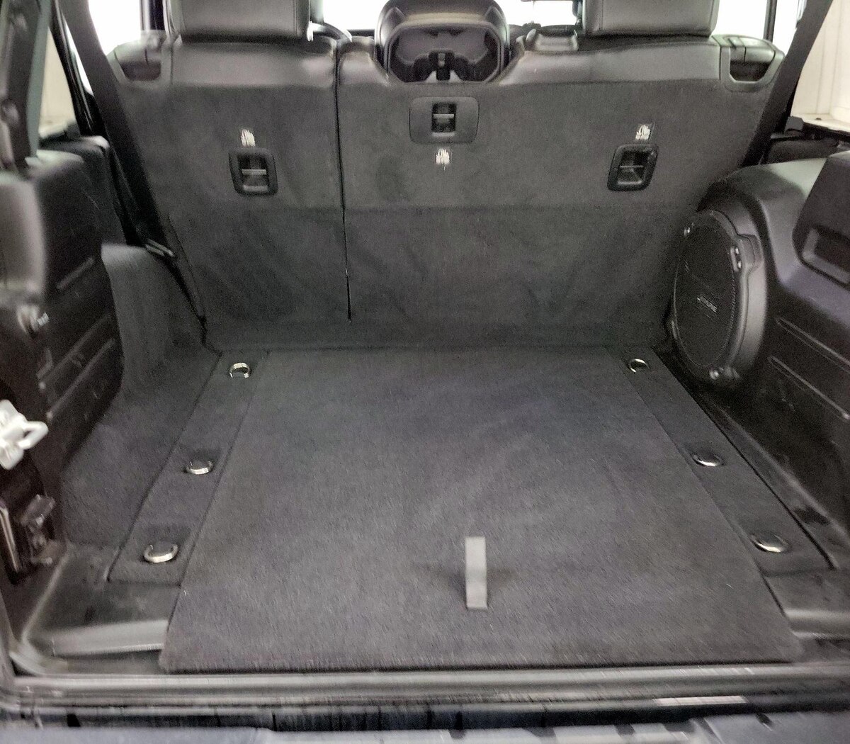 Trunk/Cargo (Seats Up)