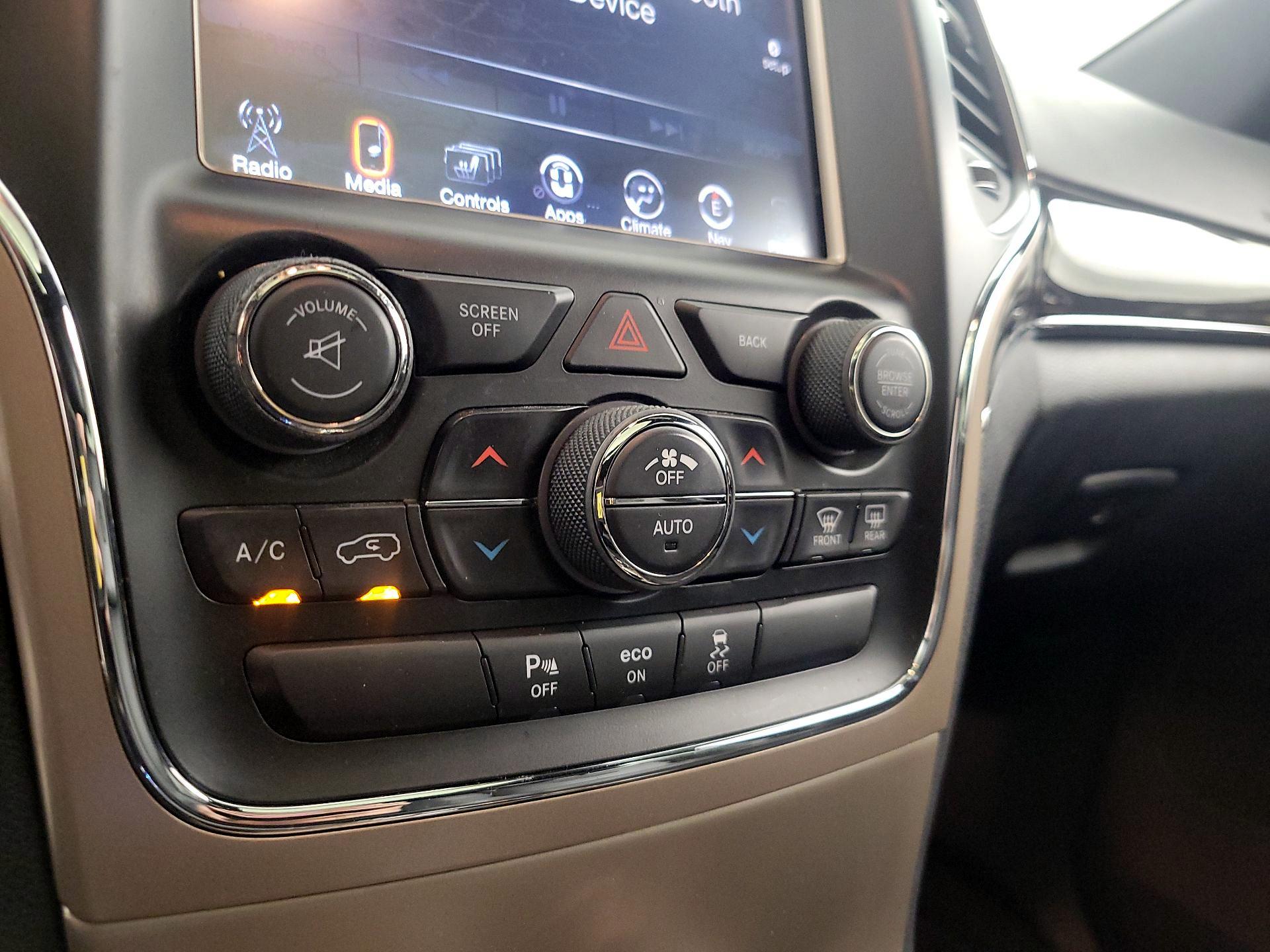 Thumbnail: 2014 Jeep Grand Cherokee - 17