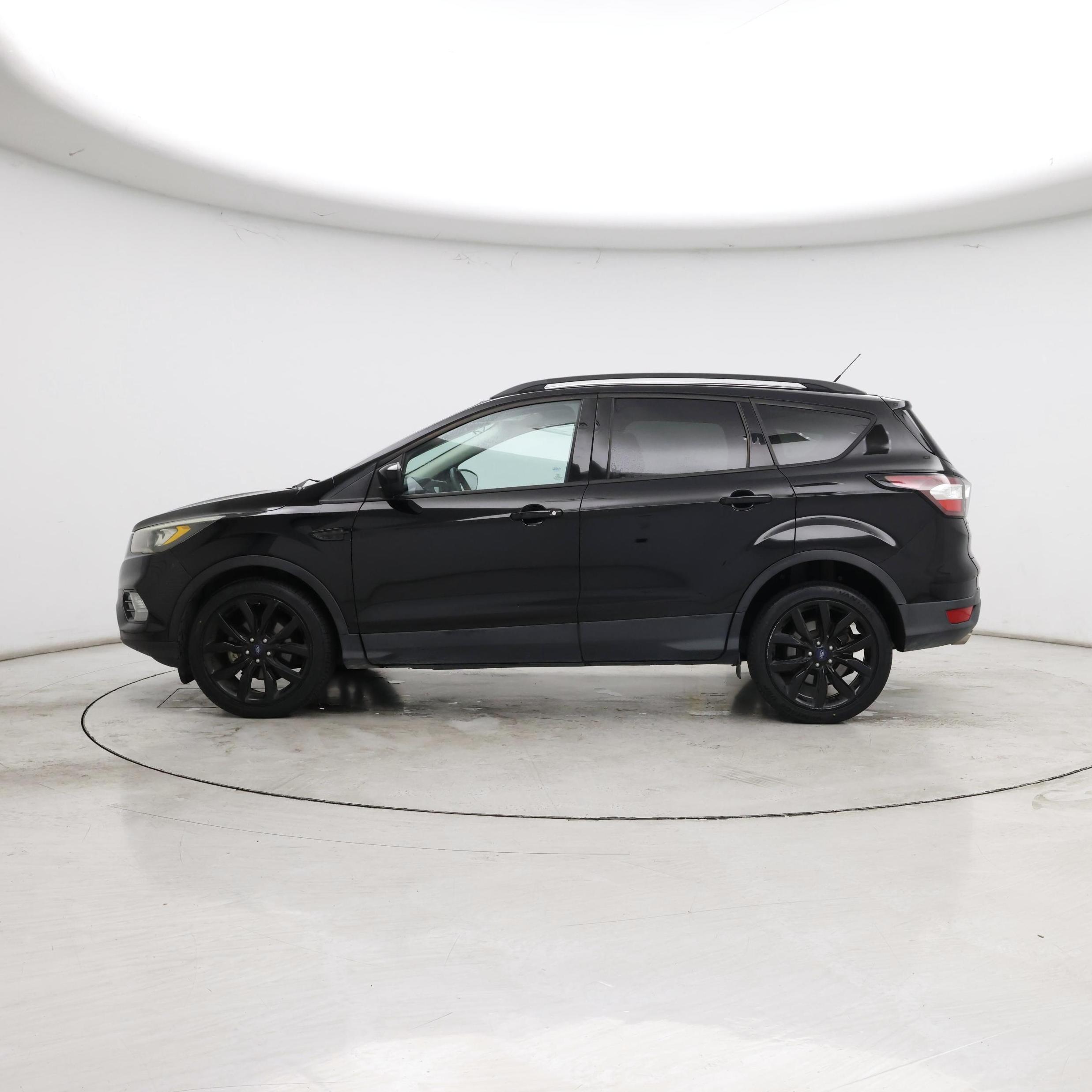 Thumbnail: 2017 Ford Escape - 3
