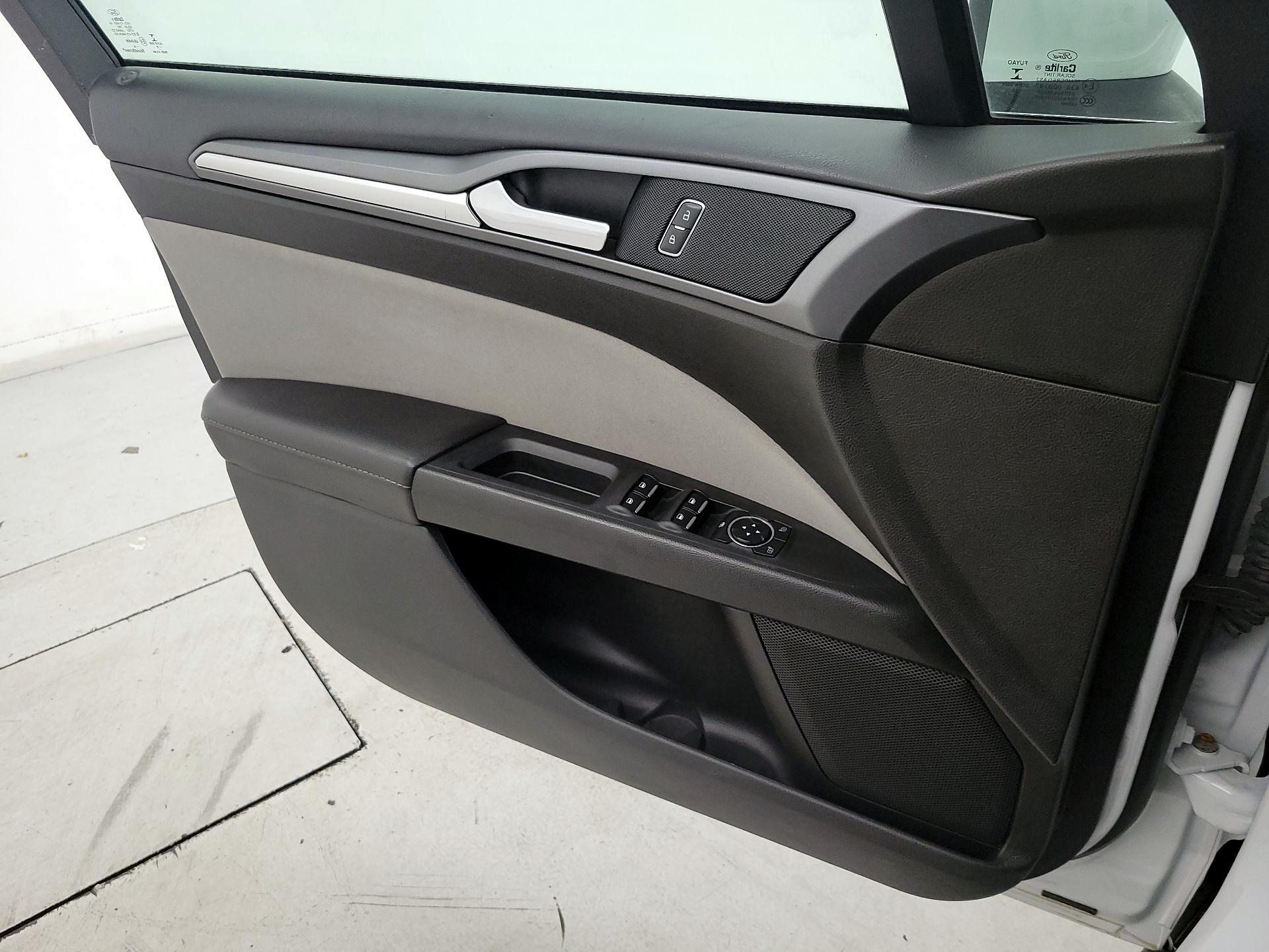 Thumbnail: 2016 Ford Fusion - 12